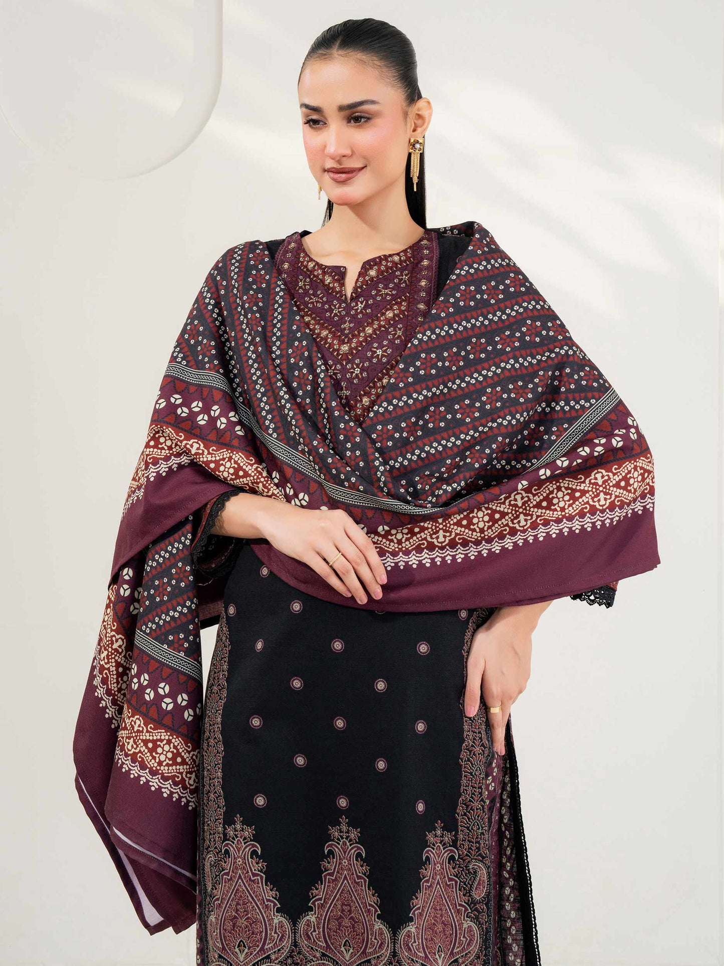 3 Piece Khaddar Suit-Embroidered (Pret)