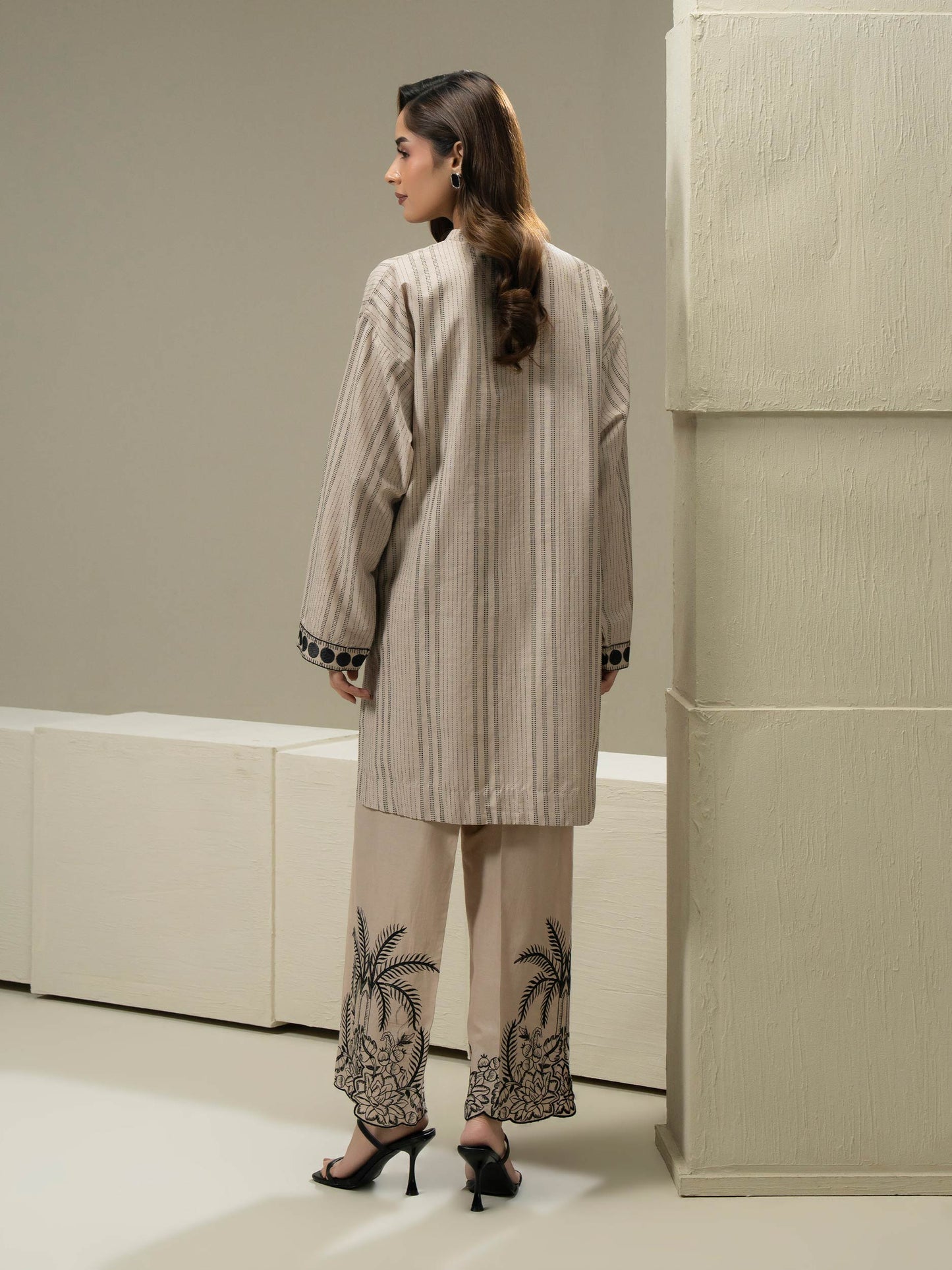 2 Piece Yarn Dyed Suit- Embroidered (Pret)