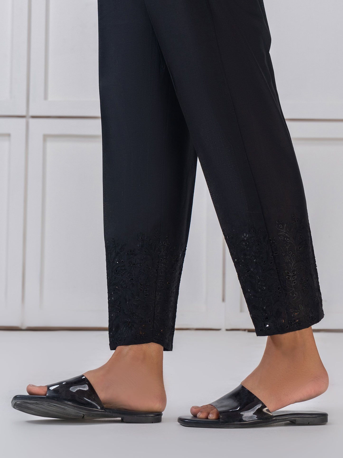 Lawn Trousers -Embroidered (Pret)