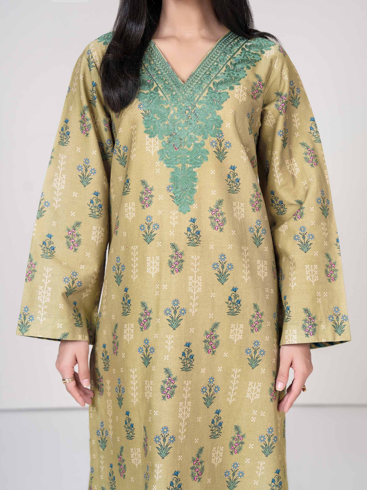 2 Piece Khaddar Suit- Embroidered (Pret)