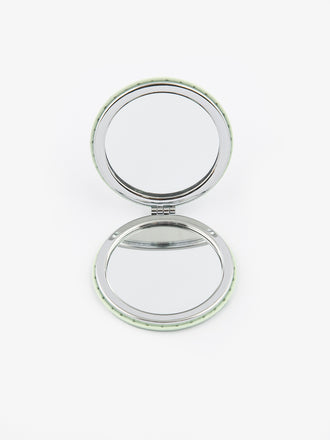 animated-compact-mirror