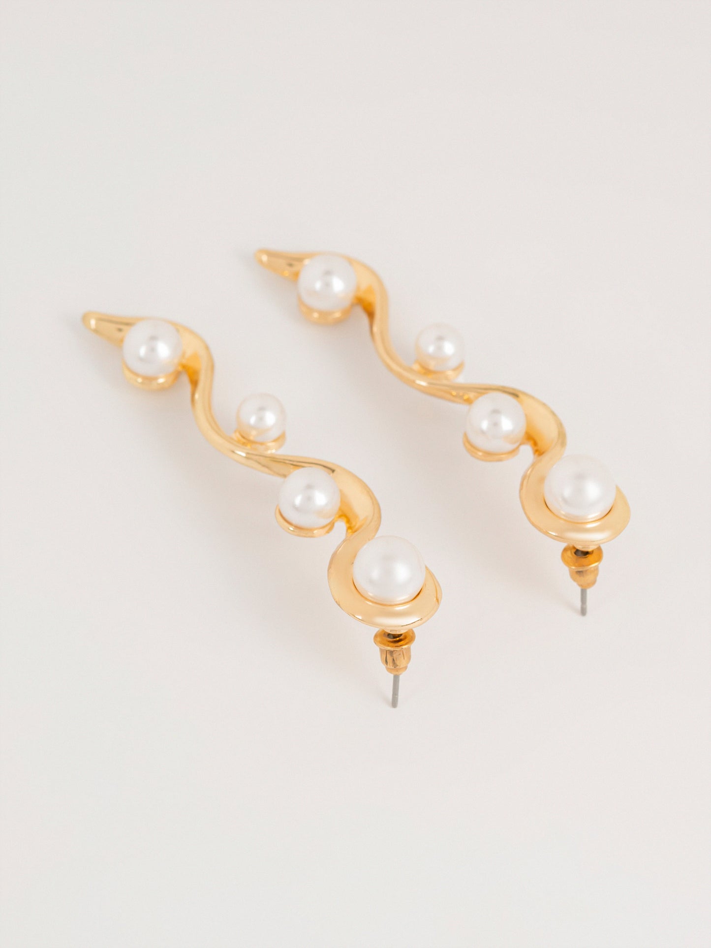 Wavy Pearl Earrings