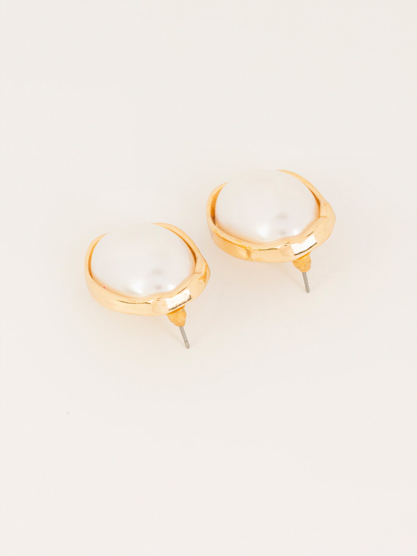 Oval Pearl Studs