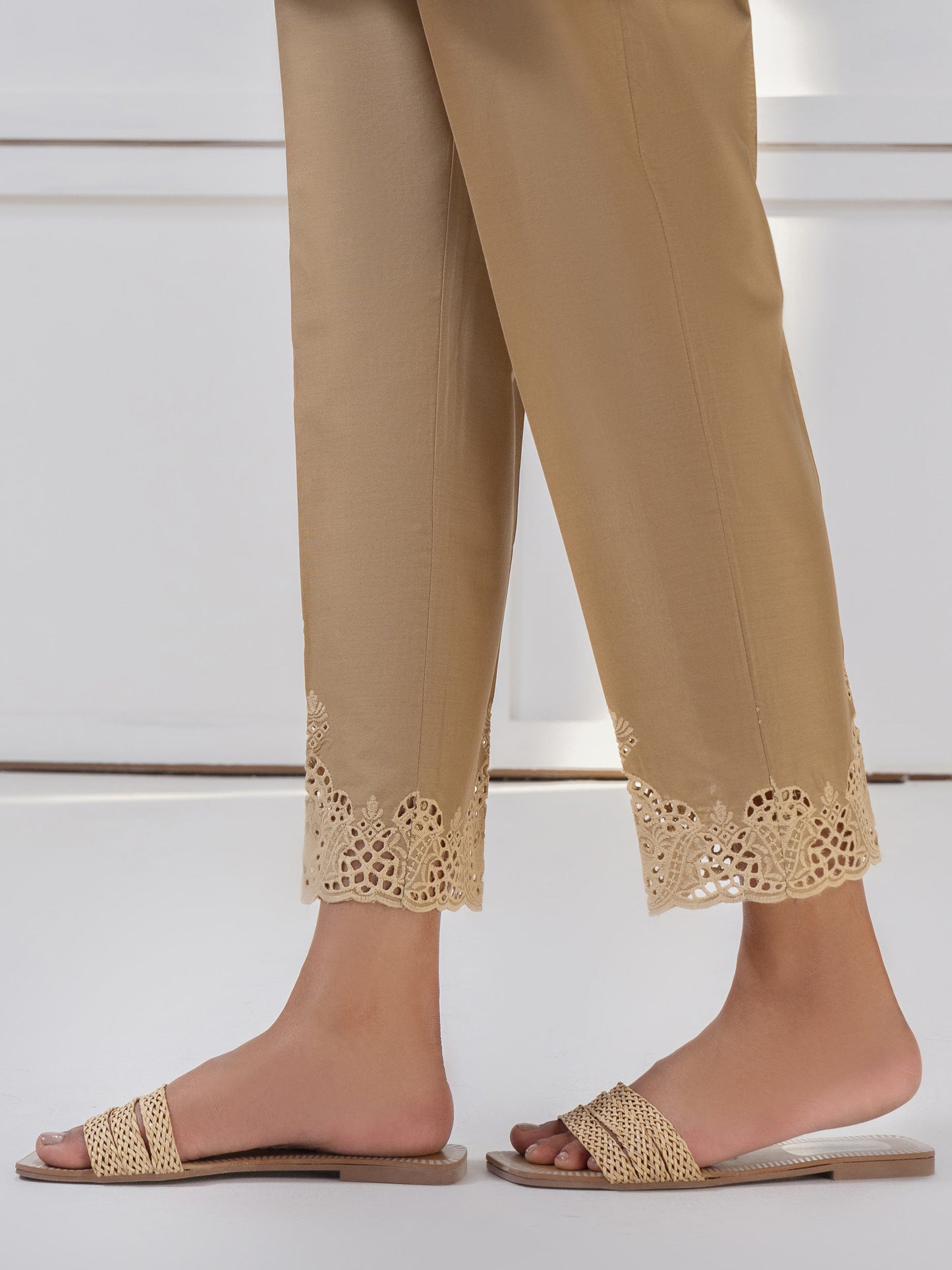 Lawn Trouser-Embroidered (Pret)