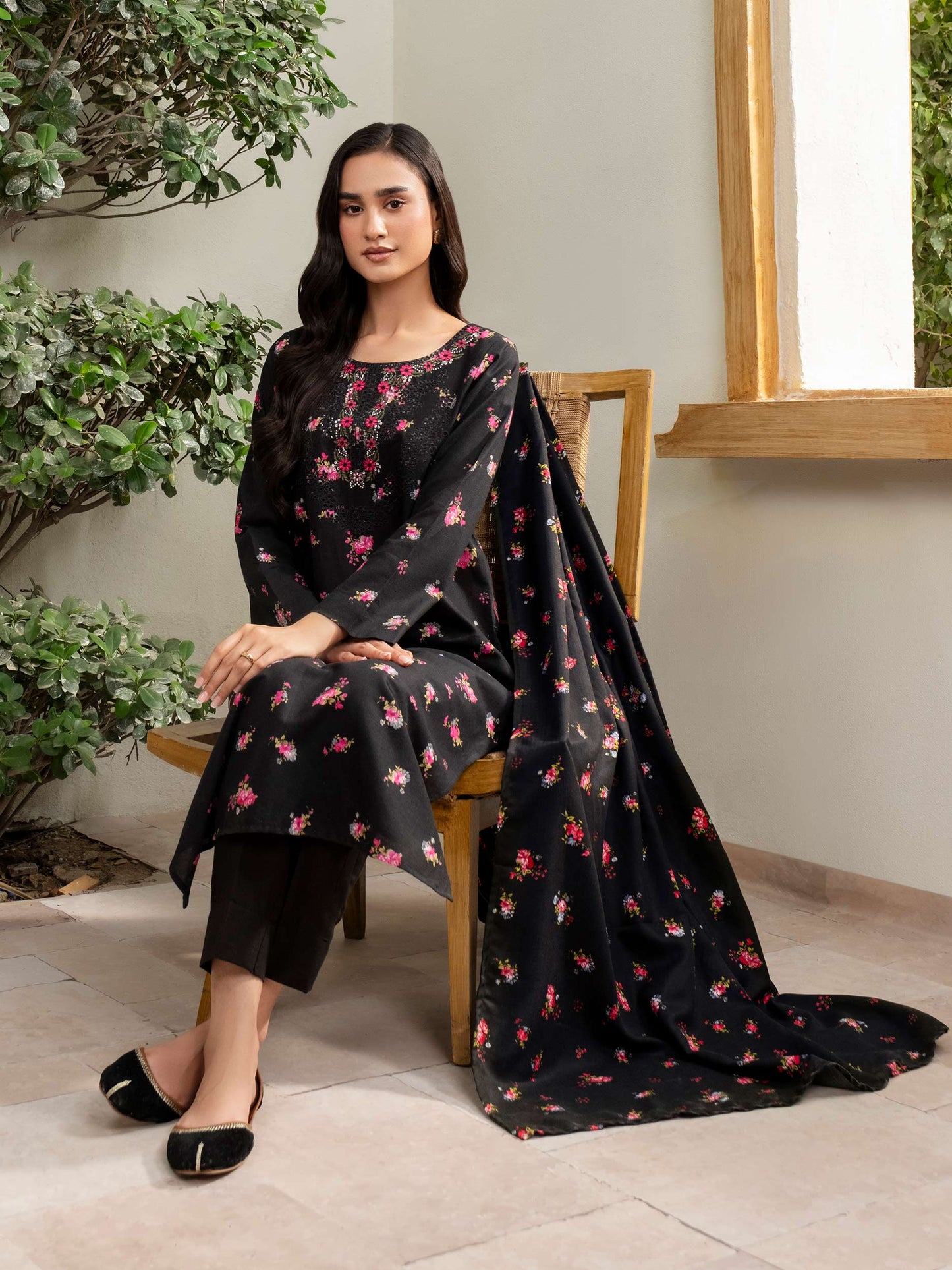 3 Piece Khaddar Suit-Embroidered (Unstitched)