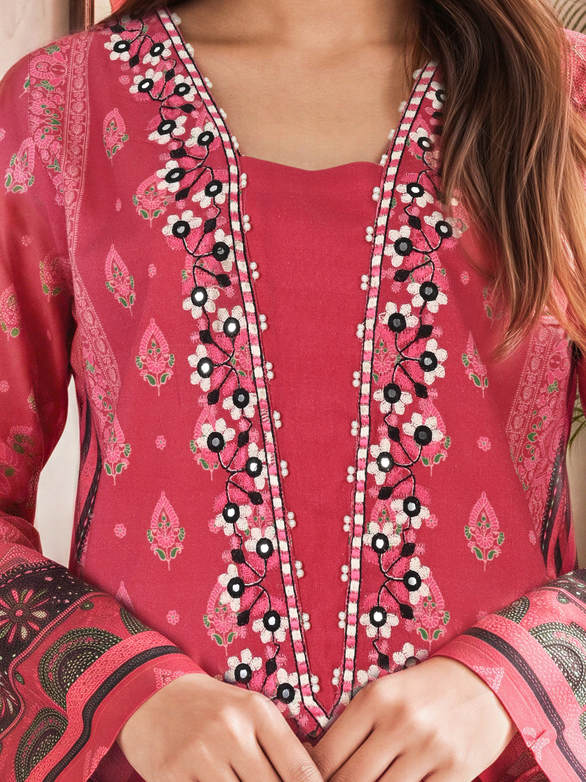 3 Piece Khaddar Suit- Embroidered (Unstitched)