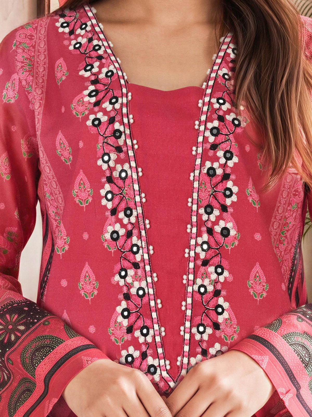 3 Piece Khaddar Suit- Embroidered (Unstitched)
