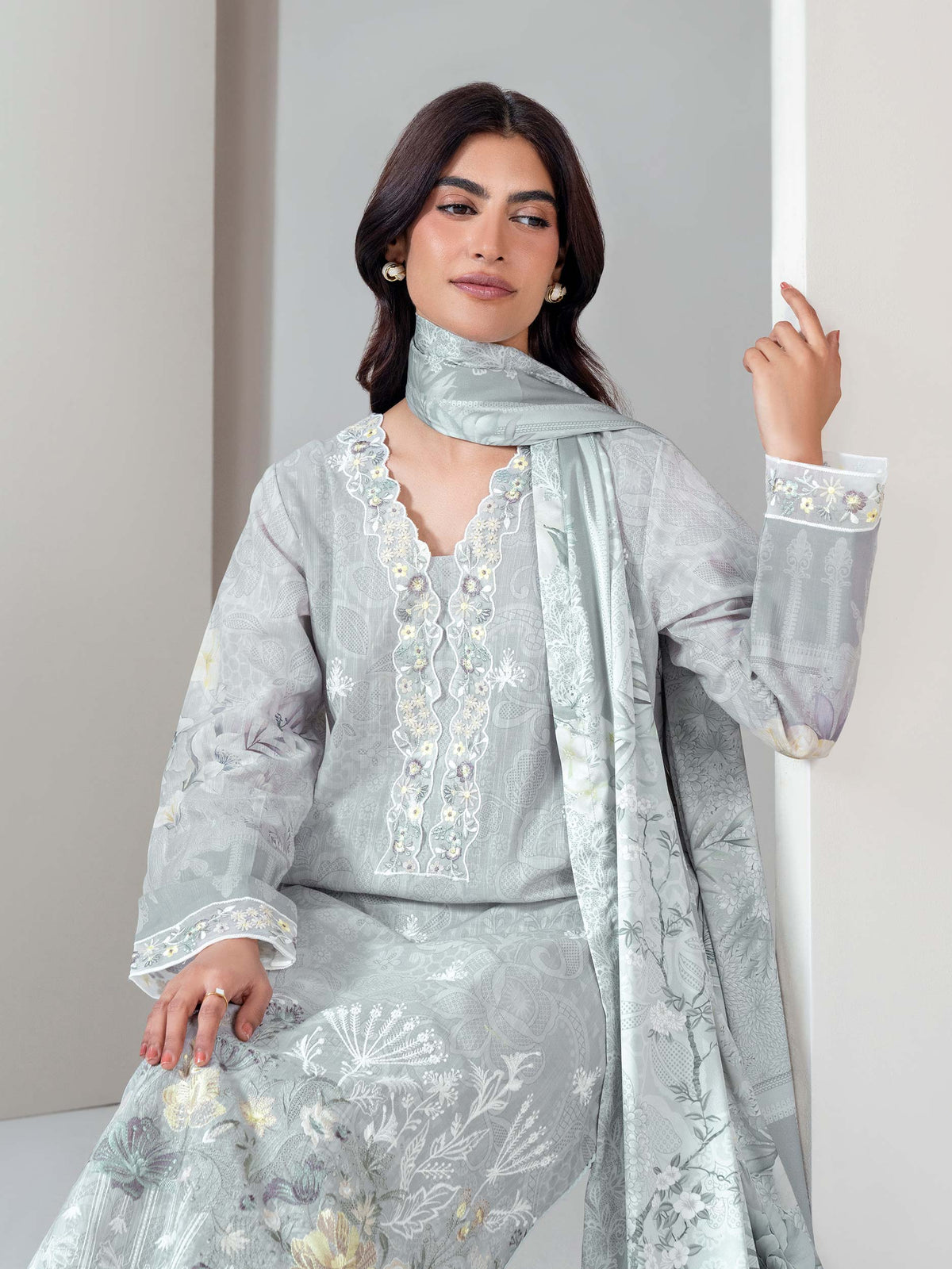 3 Piece Slub Khaddar Suit-Embroidered (Unstitched)