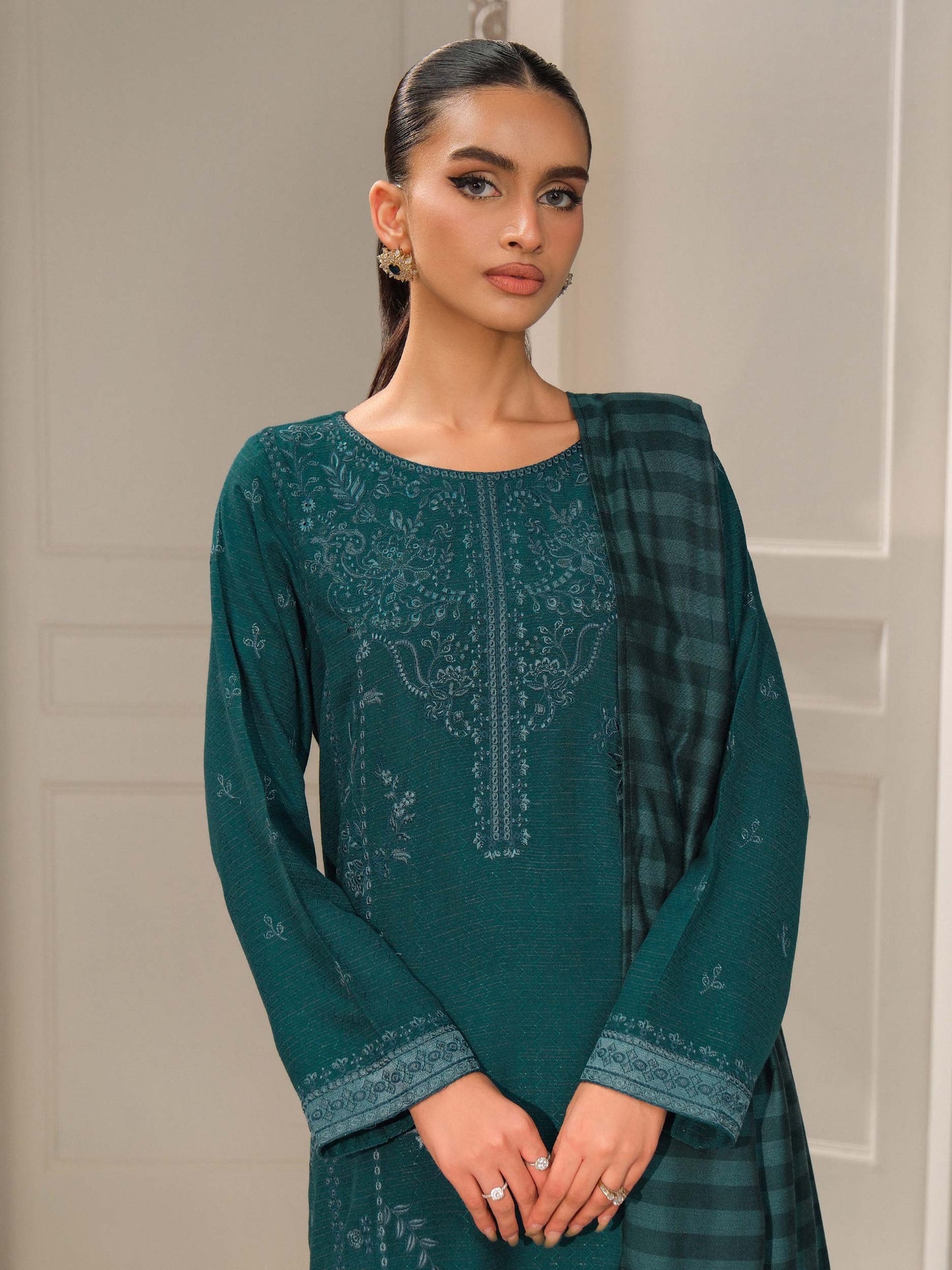 3 Piece Karandi Suit-Embroidered (Unstitched)