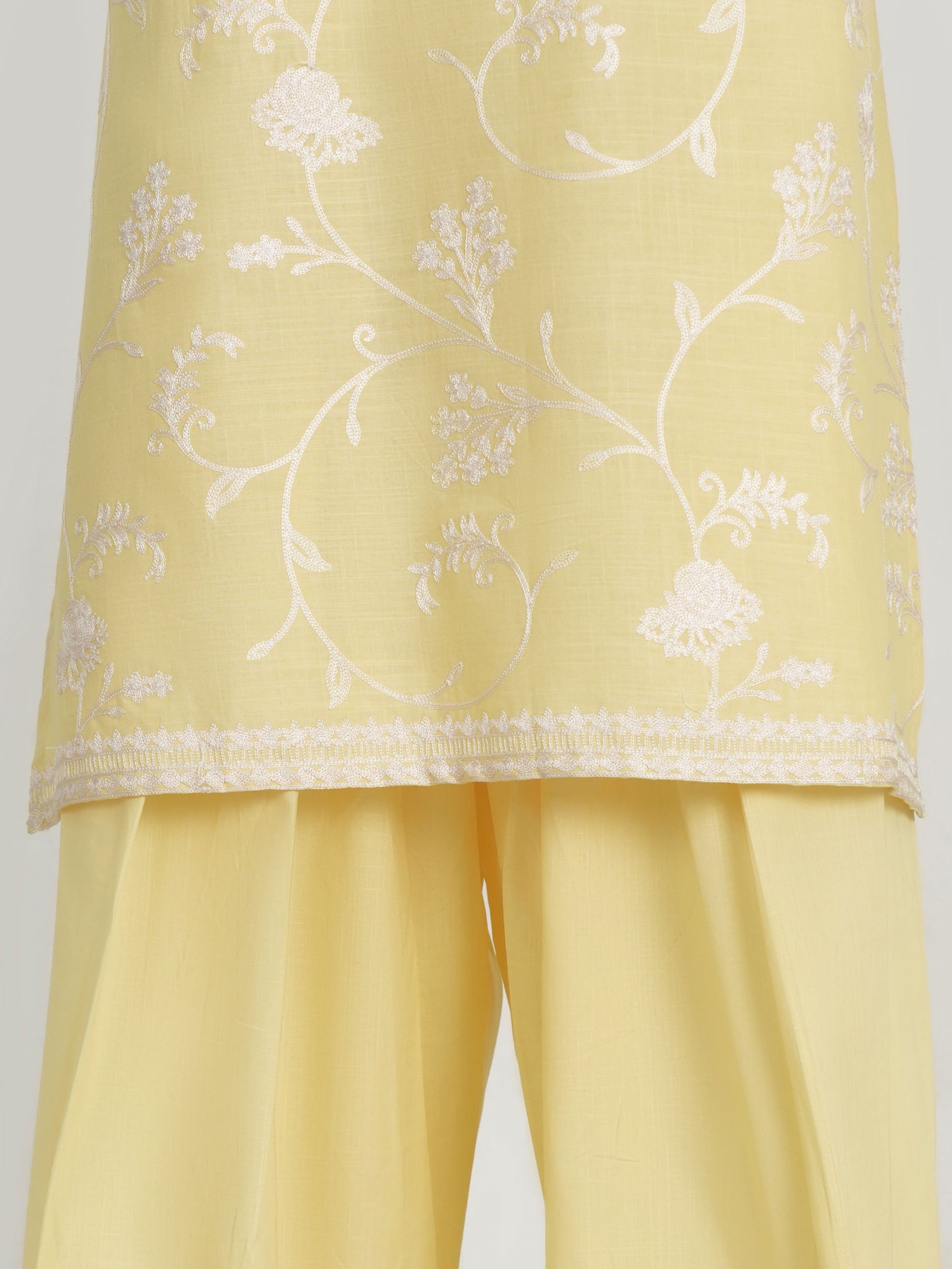 3 Piece Lawn Suit- Embroidered (Unstitched) PRICE ISSUE