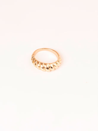 classic-golden-ring