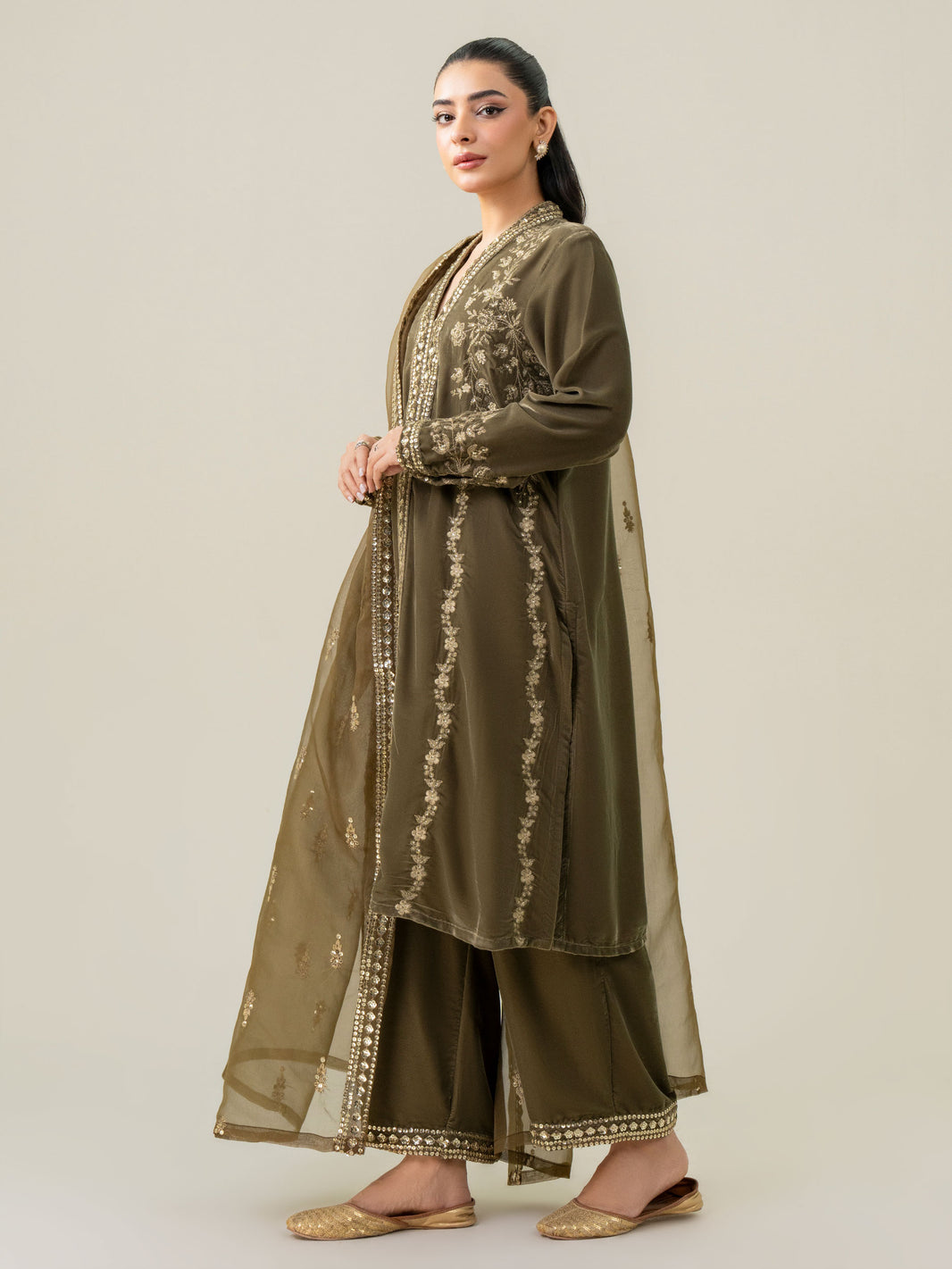 Malook By Shazia Ovais Pret Embroidered Velvet 3 Piece Suit MLK23V Pearly