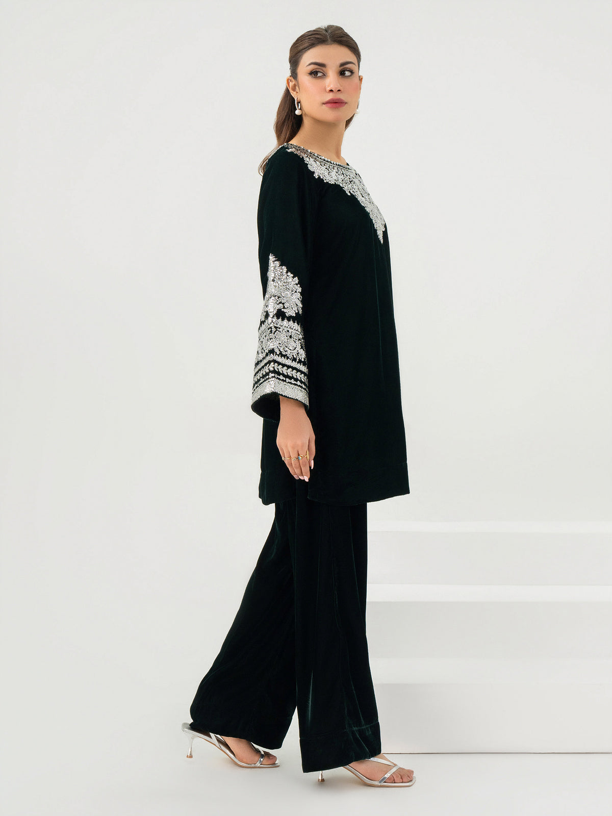 2 Piece Velvet Suit-Embroidered (Pret)