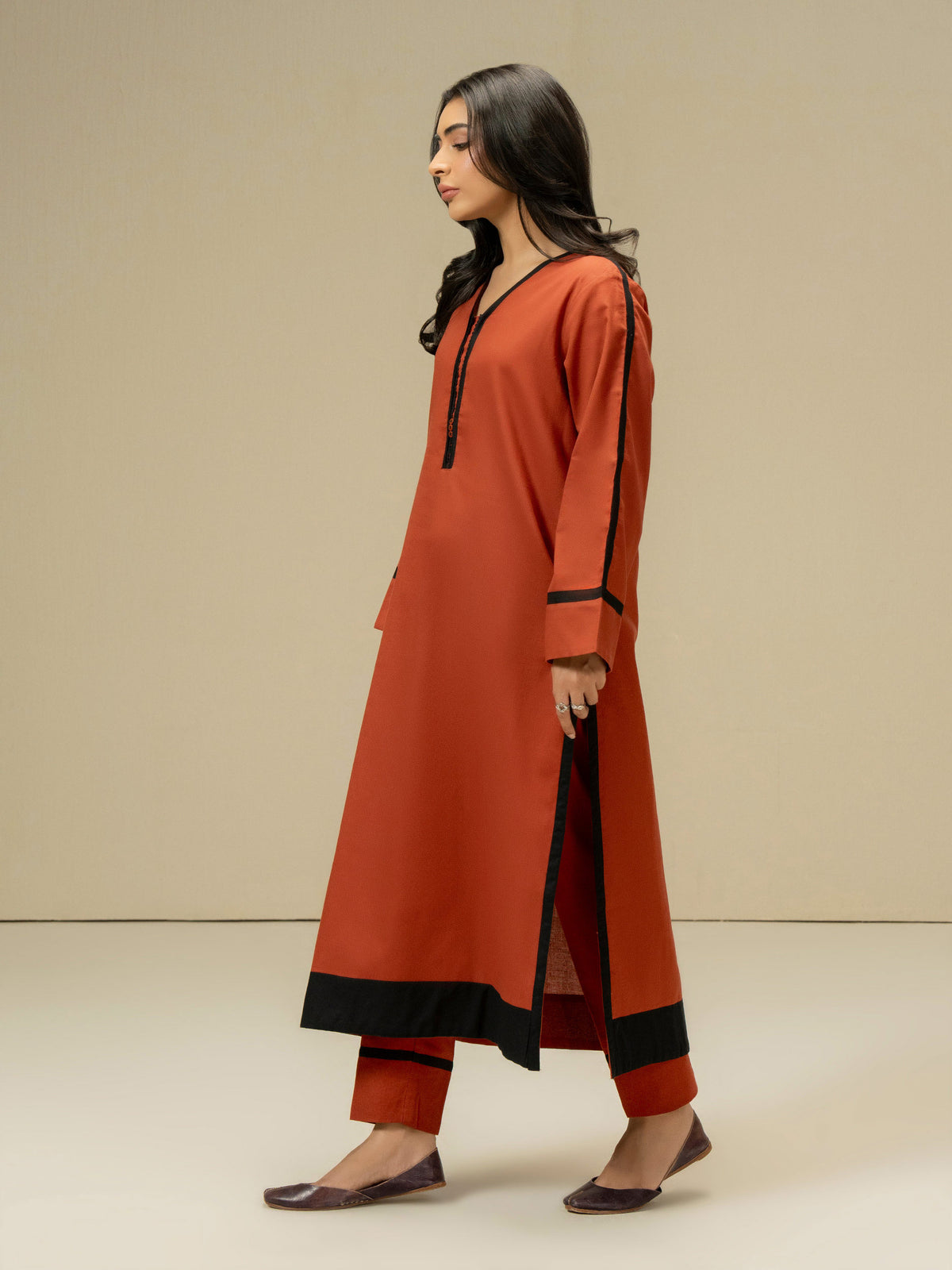 2 Piece Khaddar Suit-Embroidered (Pret)