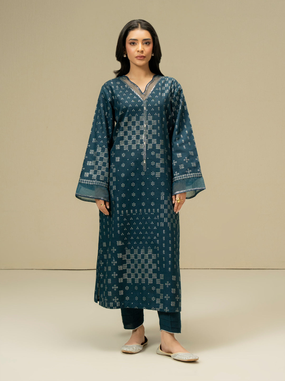 2 Piece Khaddar Suit-Embellished (Pret)