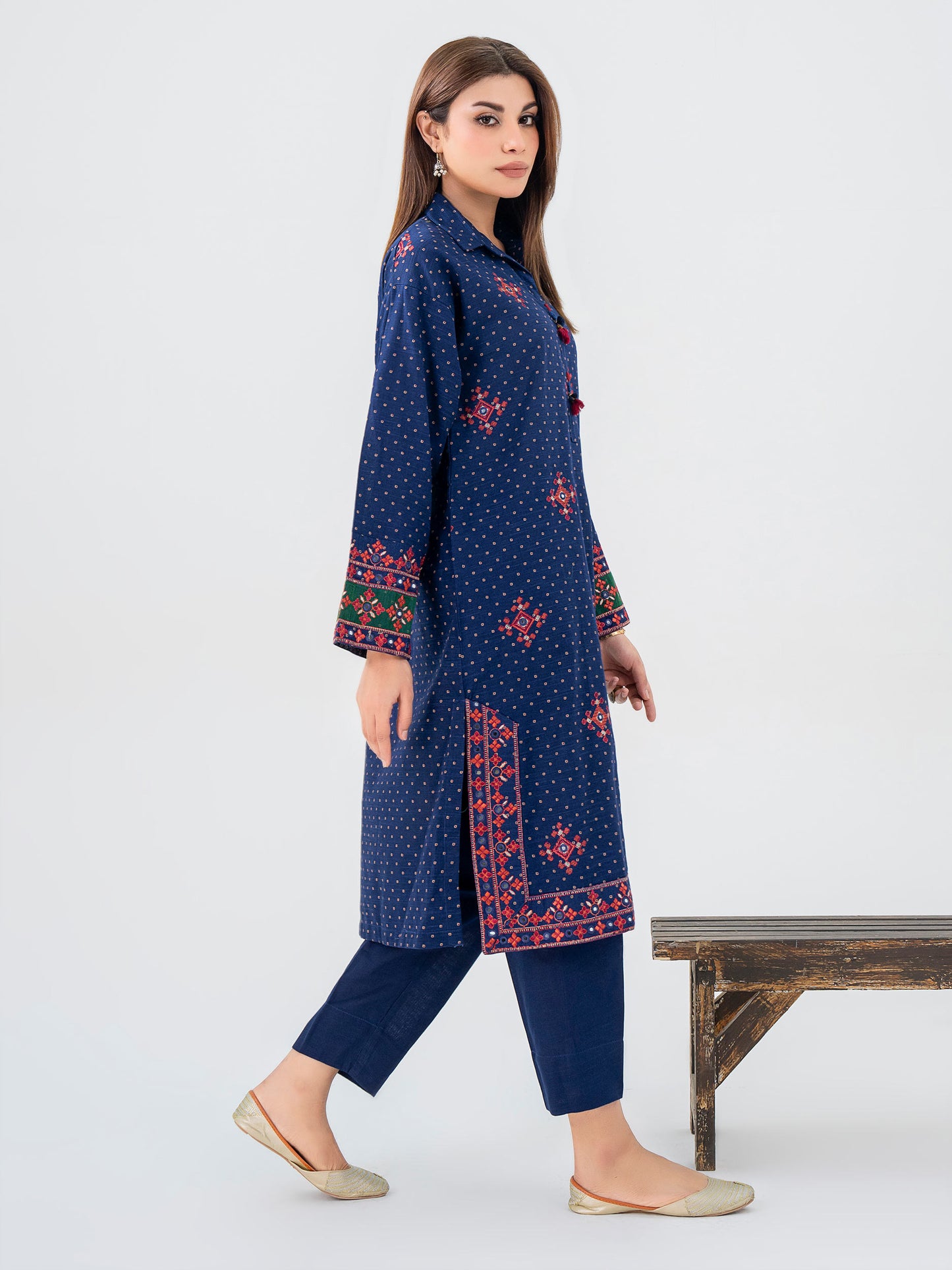 2 Piece Khaddar Suit-Embroidered (Pret)