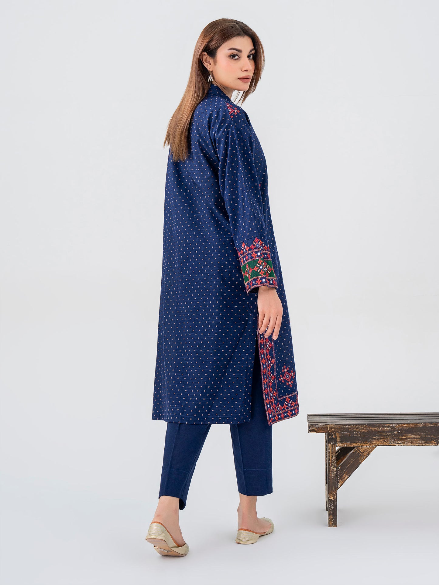 2 Piece Khaddar Suit-Embroidered (Pret)