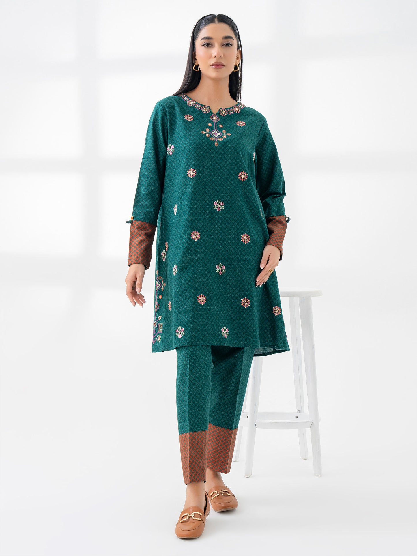 2 Piece Khaddar Suit-Embroidered (Pret)