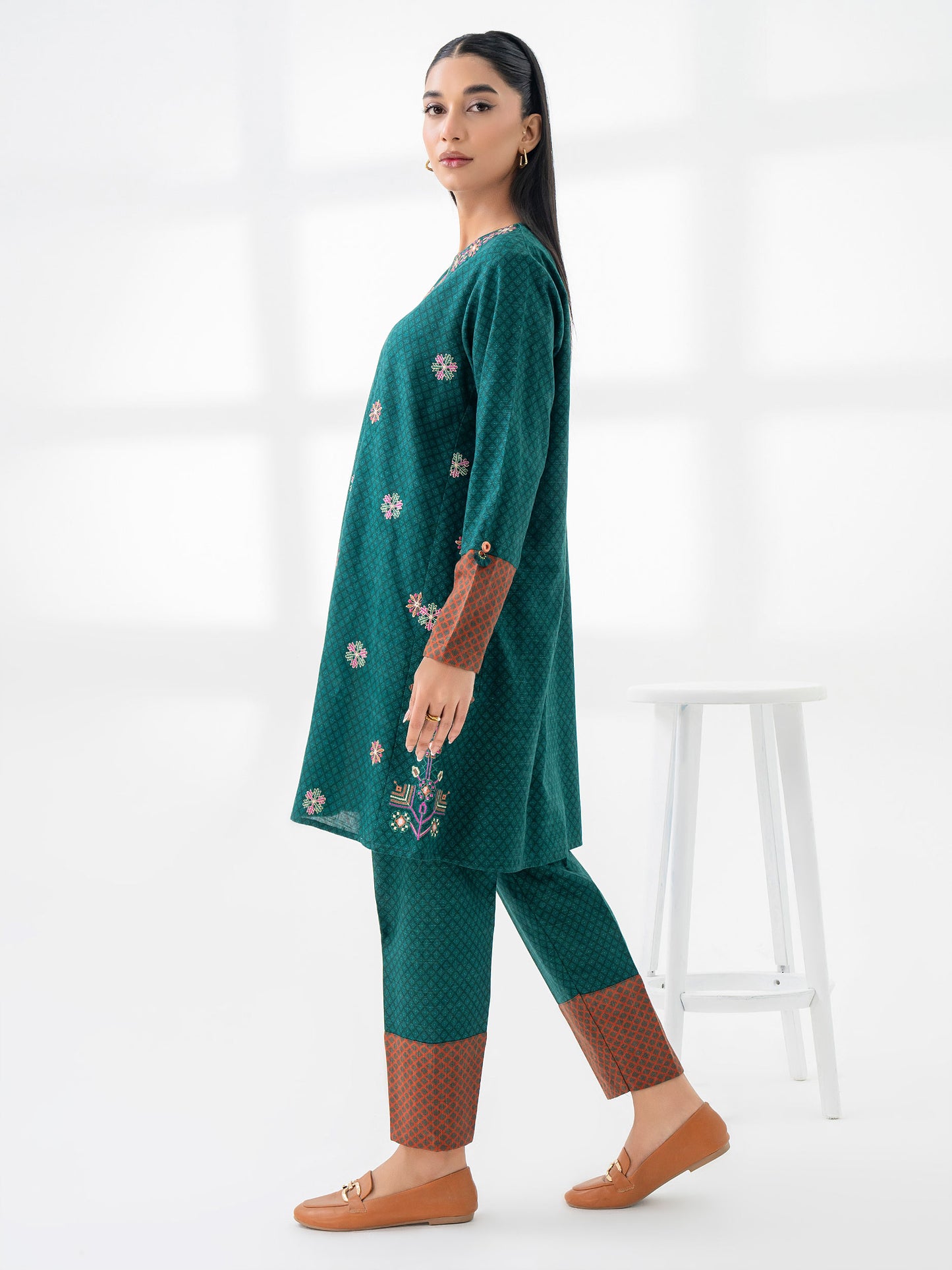 2 Piece Khaddar Suit-Embroidered (Pret)