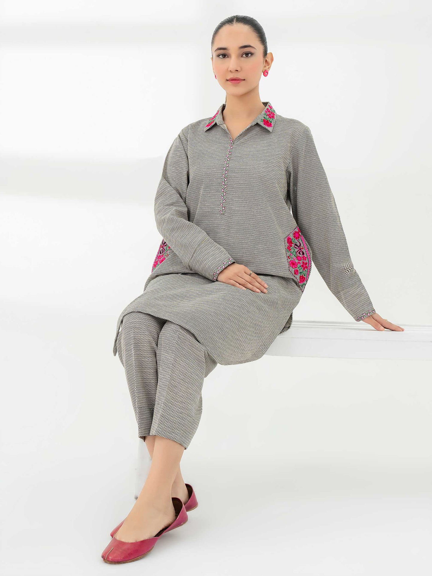 2 Piece Khaddar Suit-Embroidered (Pret)