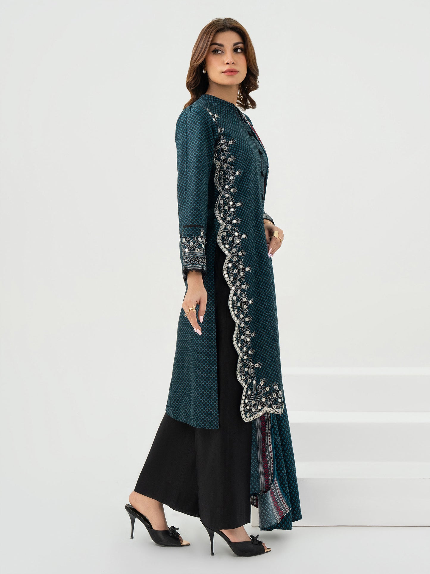 2 Piece Khaddar Suit-Embroidered (Pret)