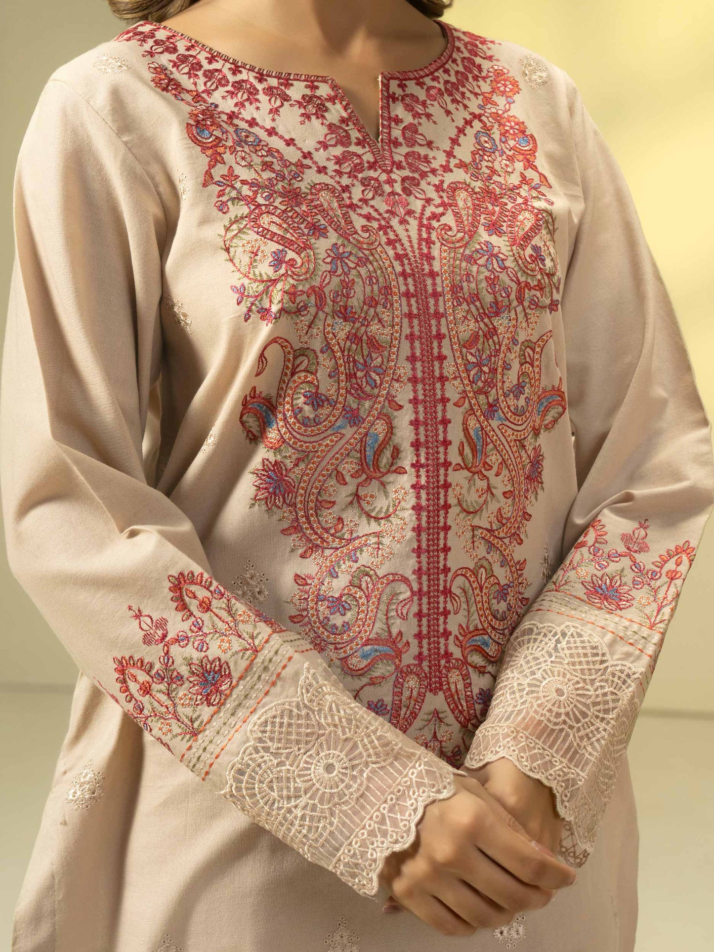 3 Piece Khaddar Suit-Embroidered (Pret)