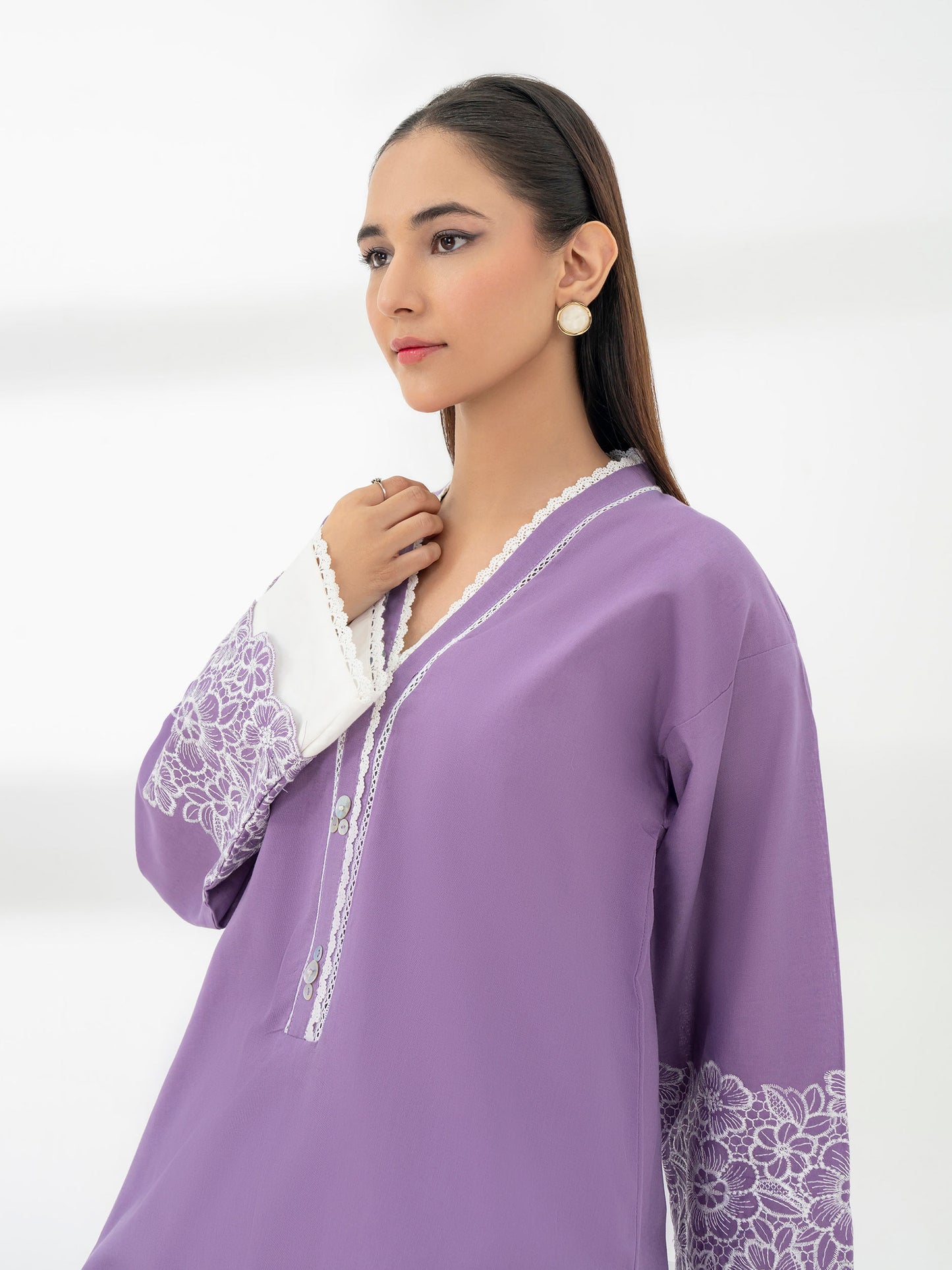 2 Piece Khaddar Suit-Embroidered (Pret)