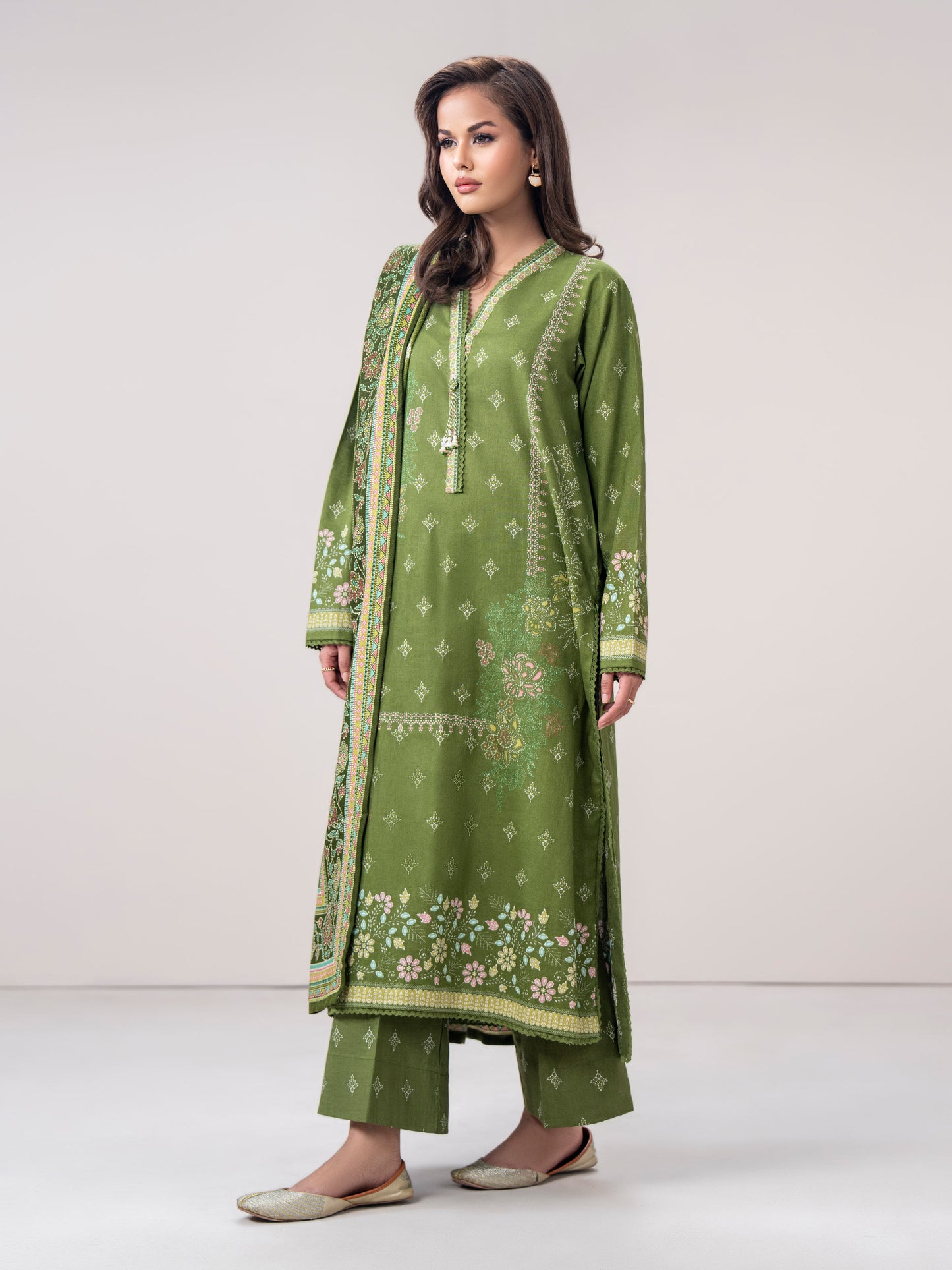 3 Piece Khaddar Suit- Embroidered (Pret)
