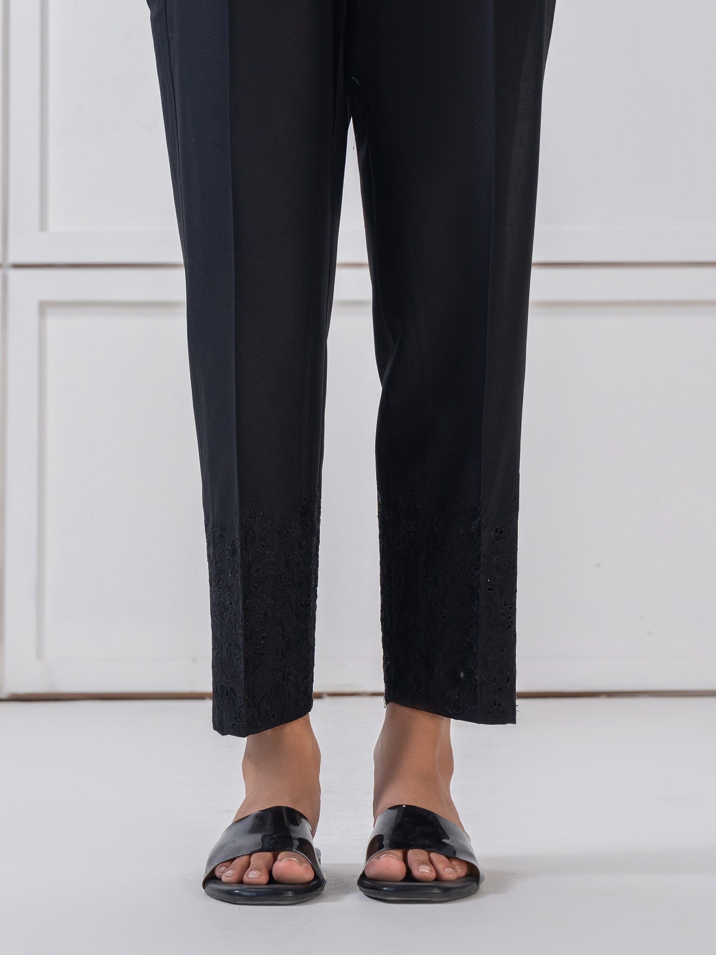 Lawn Trousers -Embroidered (Pret)