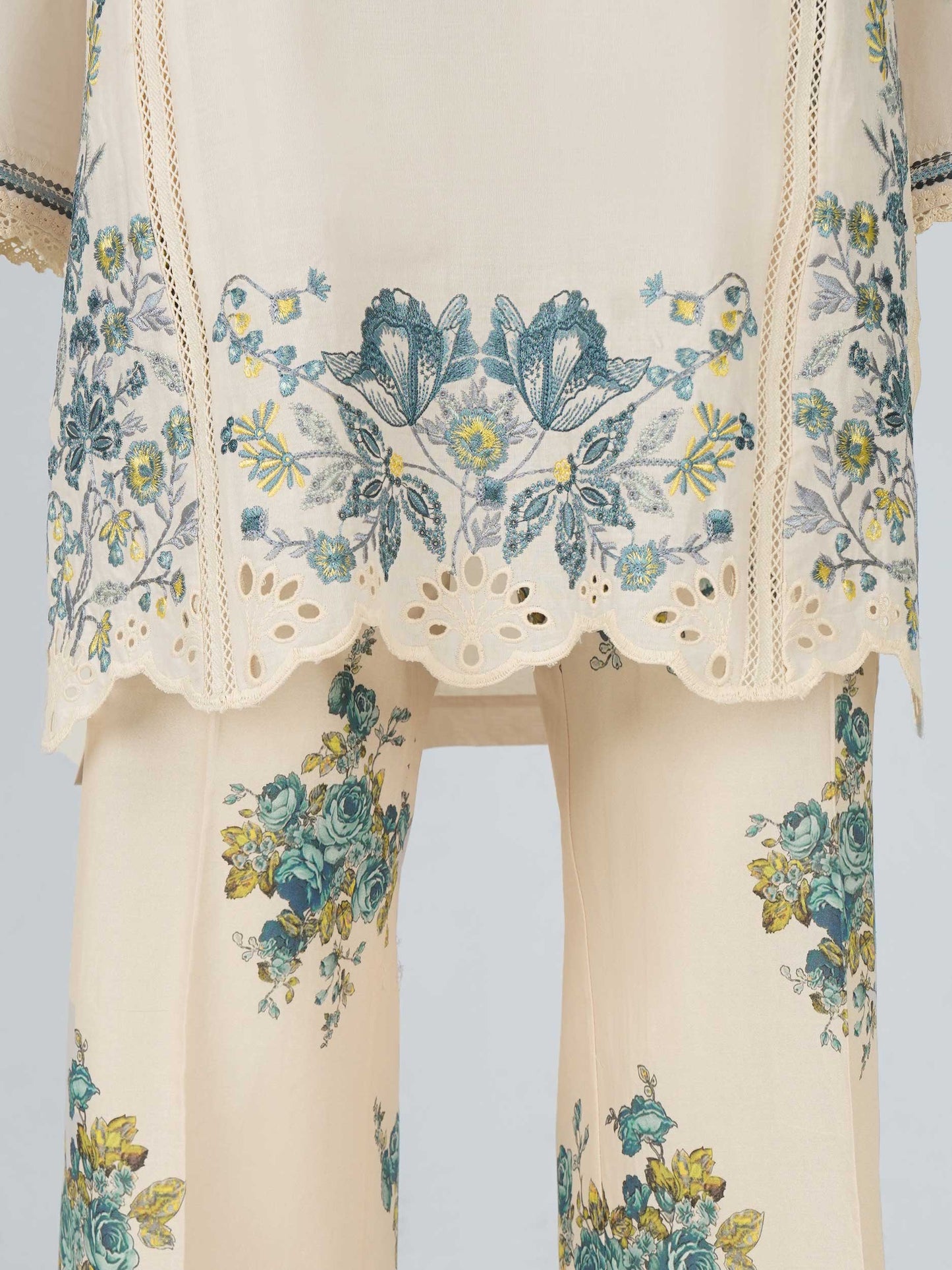 3 Piece Lawn Suit- Embroidered (Pret)