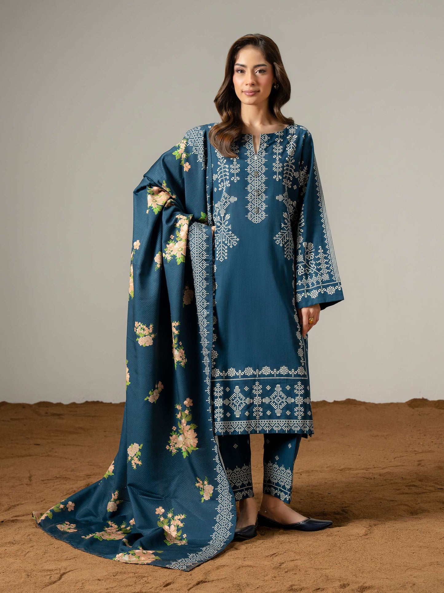 3 Piece Khaddar Suit-Paste Print (Pret)
