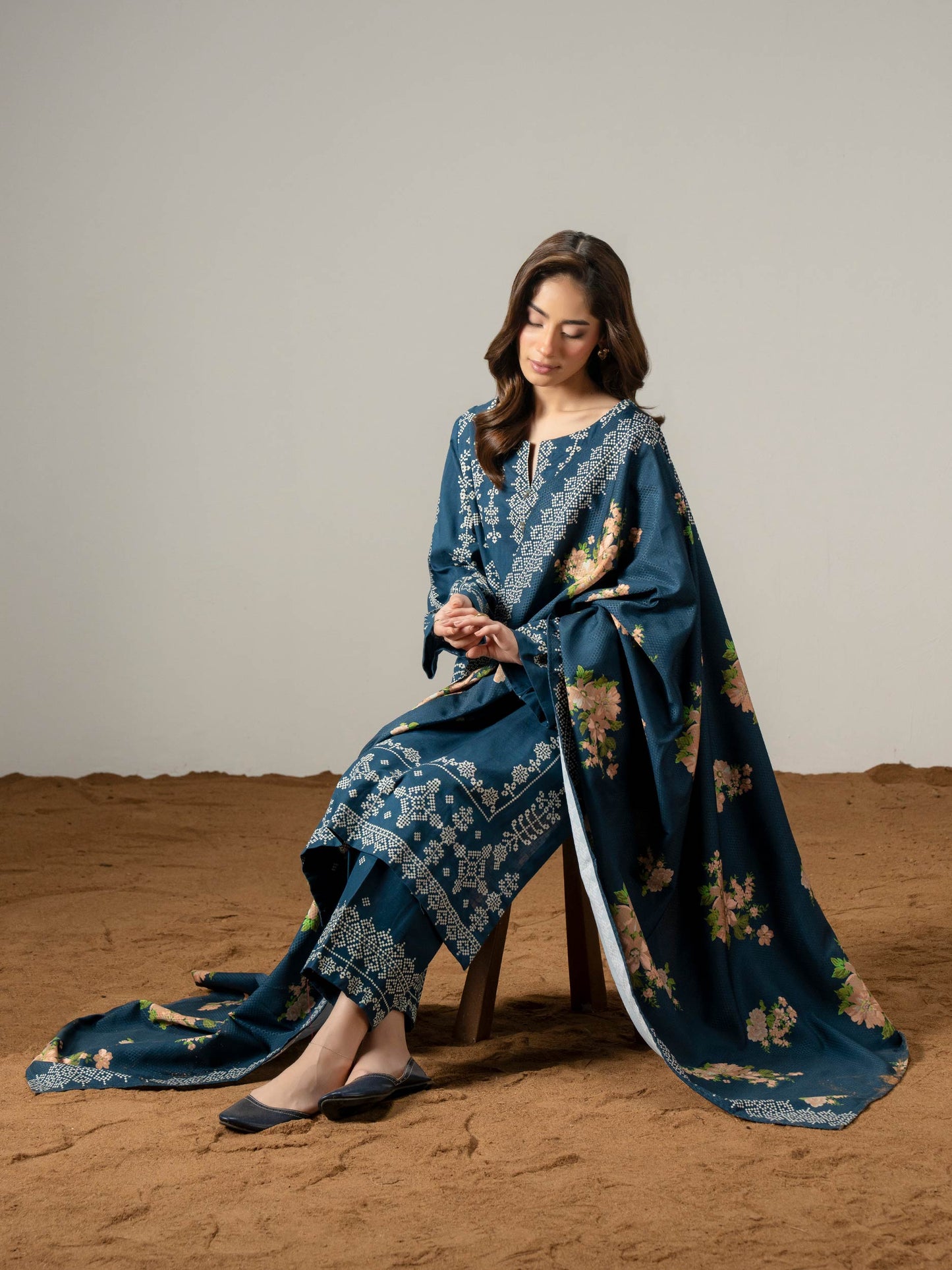 3 Piece Khaddar Suit-Paste Print (Pret)