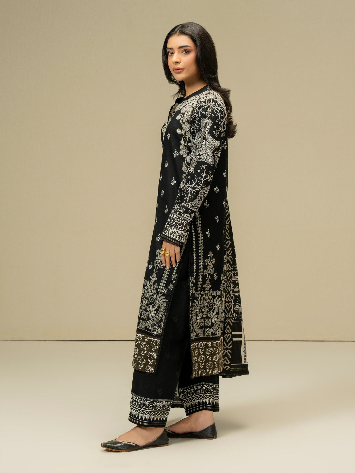 3 Piece Khaddar Suit-Paste Print (Pret)