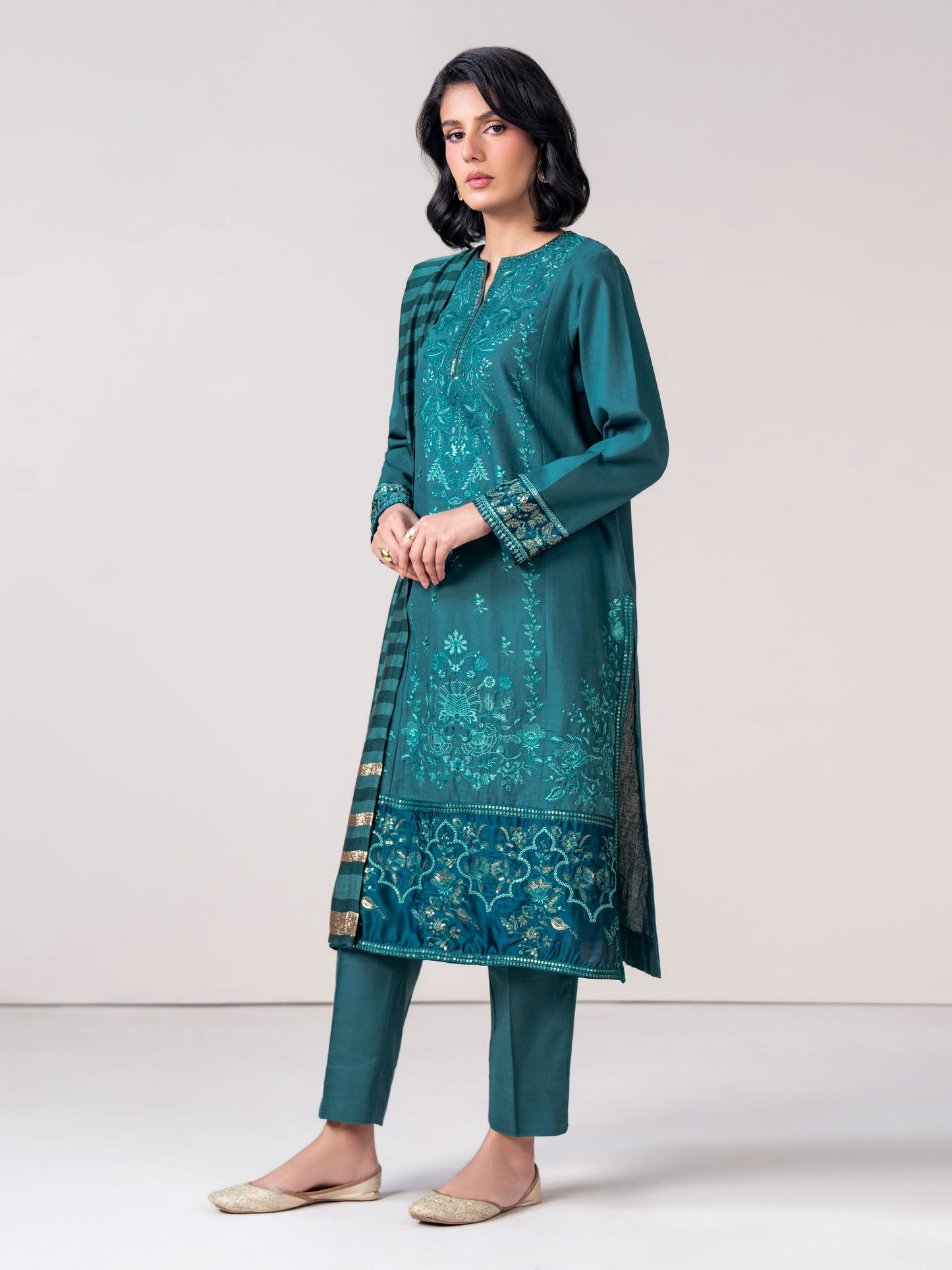 3 Piece Khaddar Suit- Embroidered (Pret)