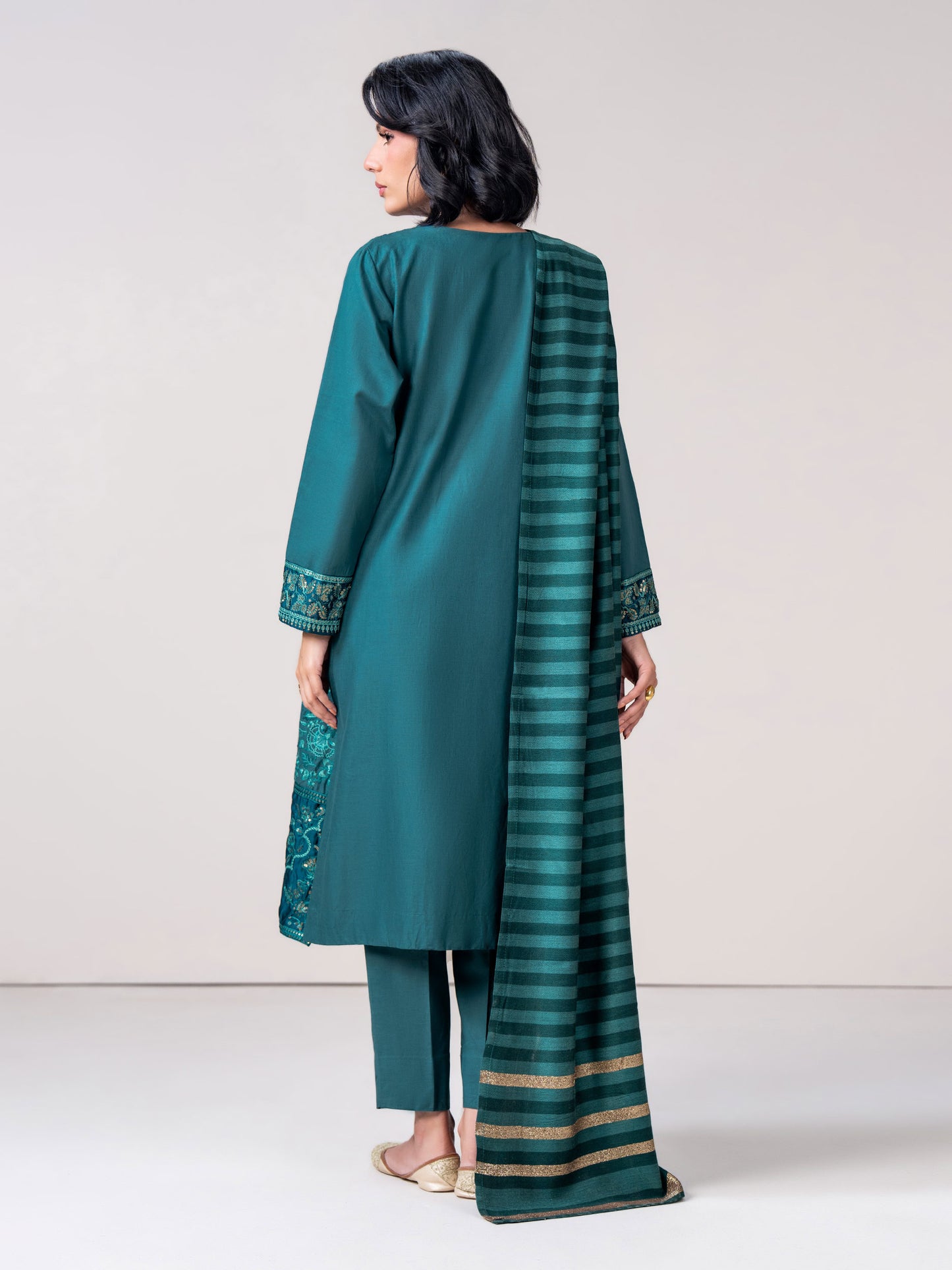 3 Piece Khaddar Suit- Embroidered (Pret)