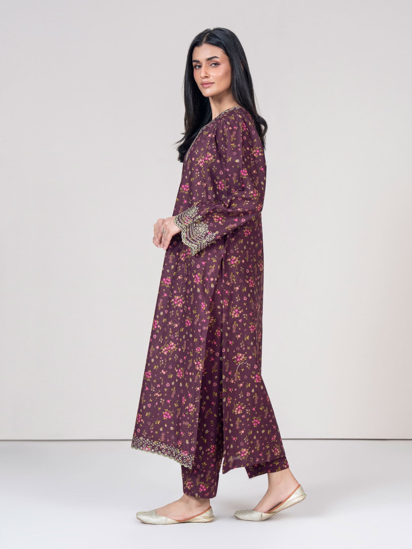 2 Piece Khaddar Suit- Embroidered (Pret)