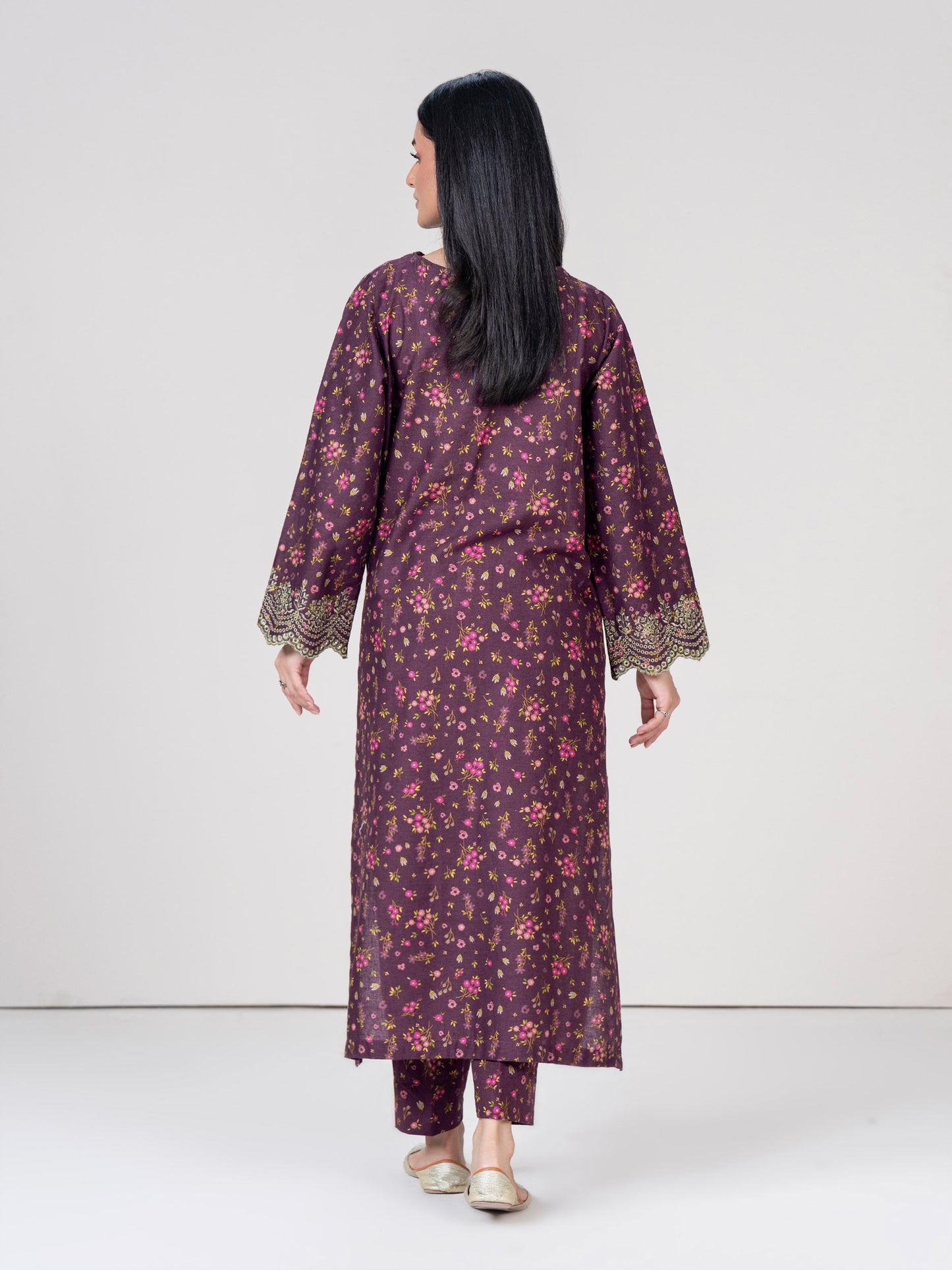 2 Piece Khaddar Suit- Embroidered (Pret)