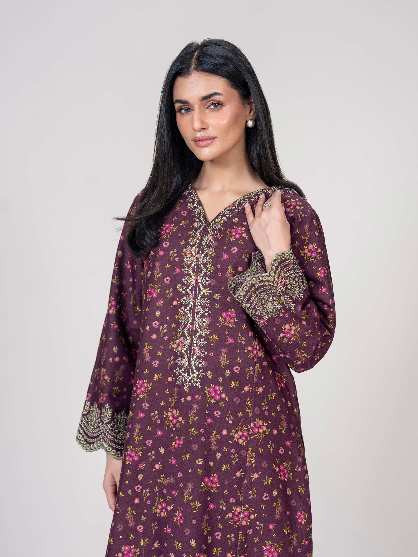 2 Piece Khaddar Suit- Embroidered (Pret)