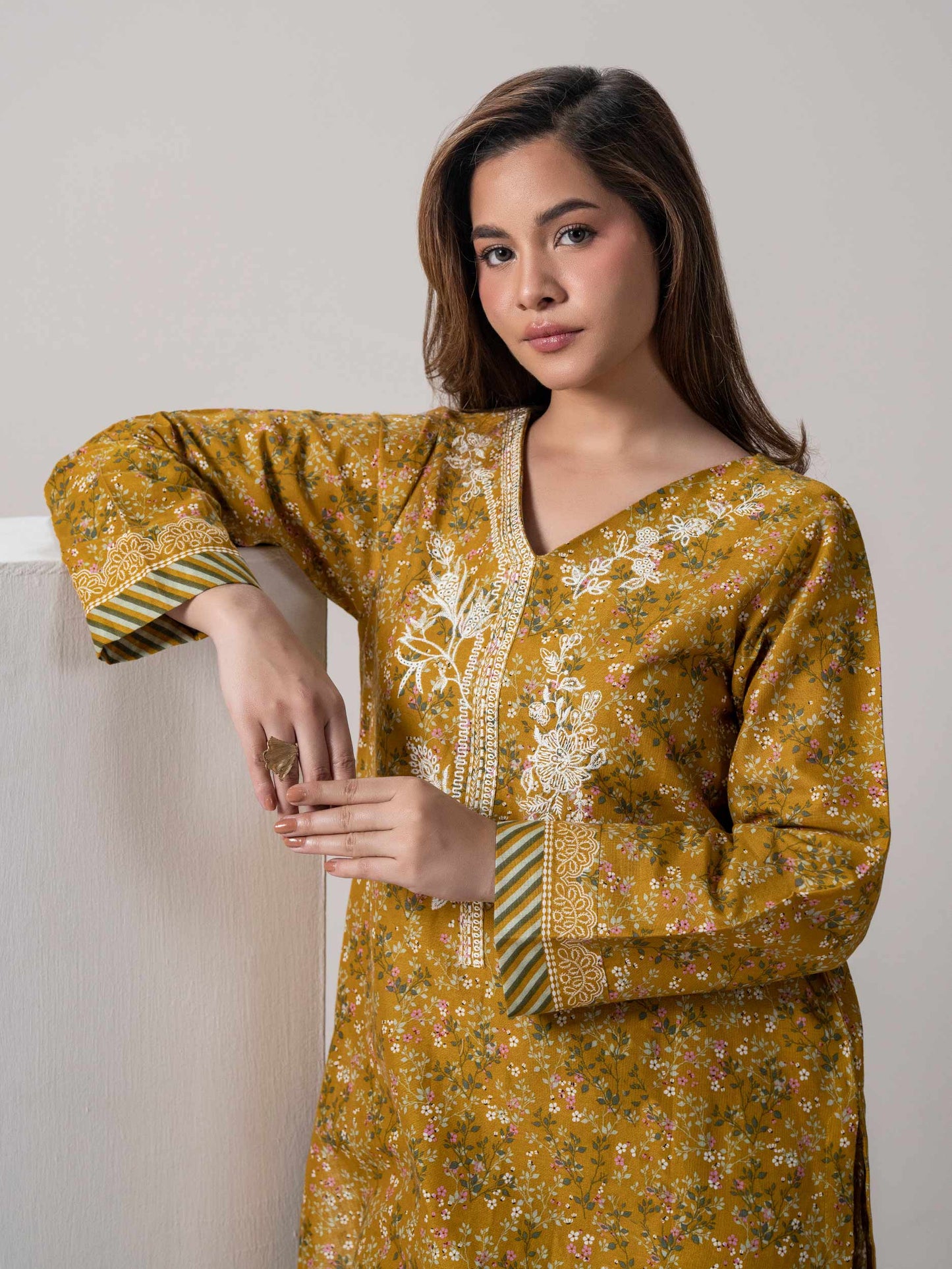 2 Piece Khaddar Suit- Embroidered (Pret)