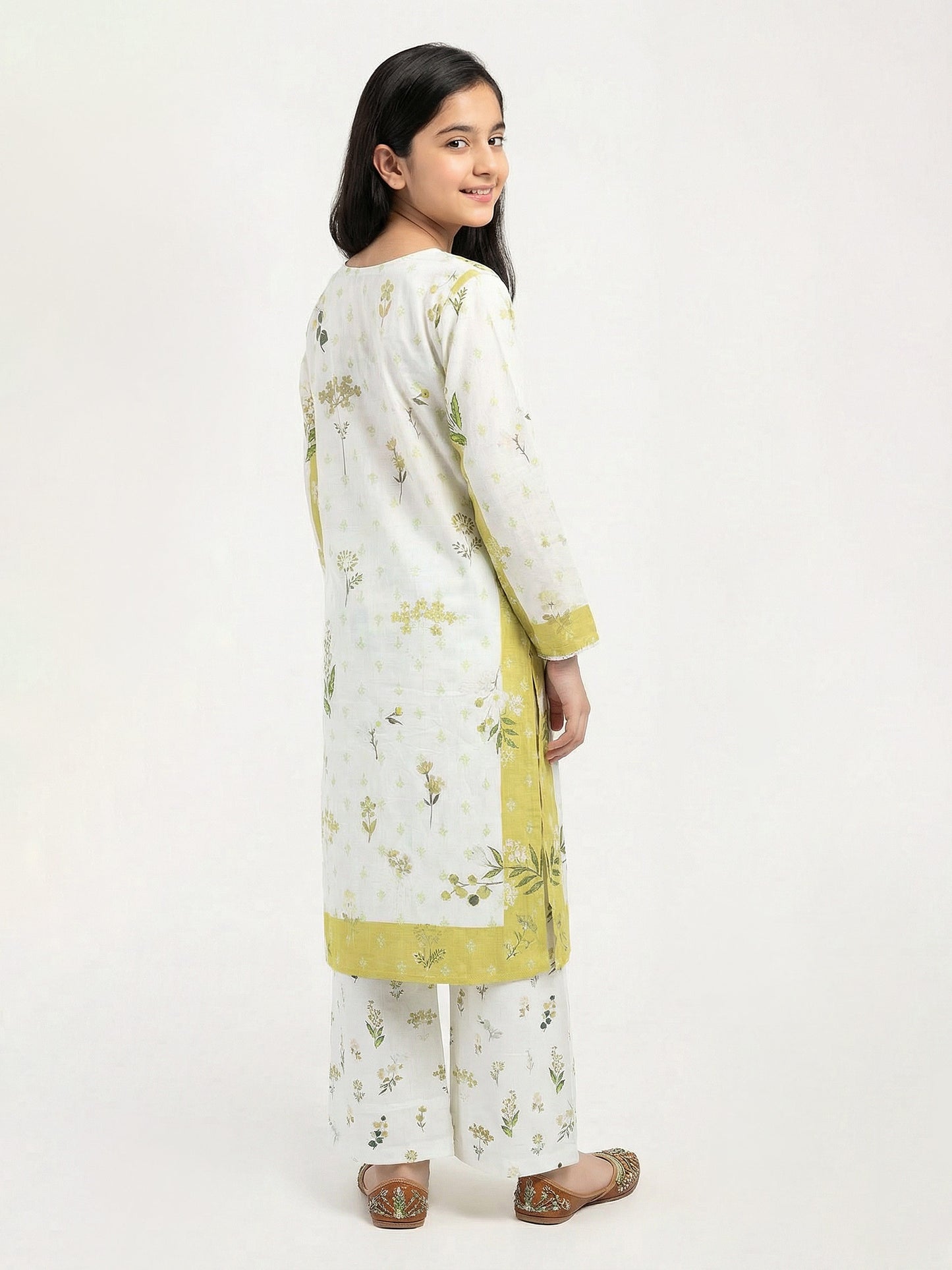 2 Piece Khaddar Suit- Embroidered (Pret)