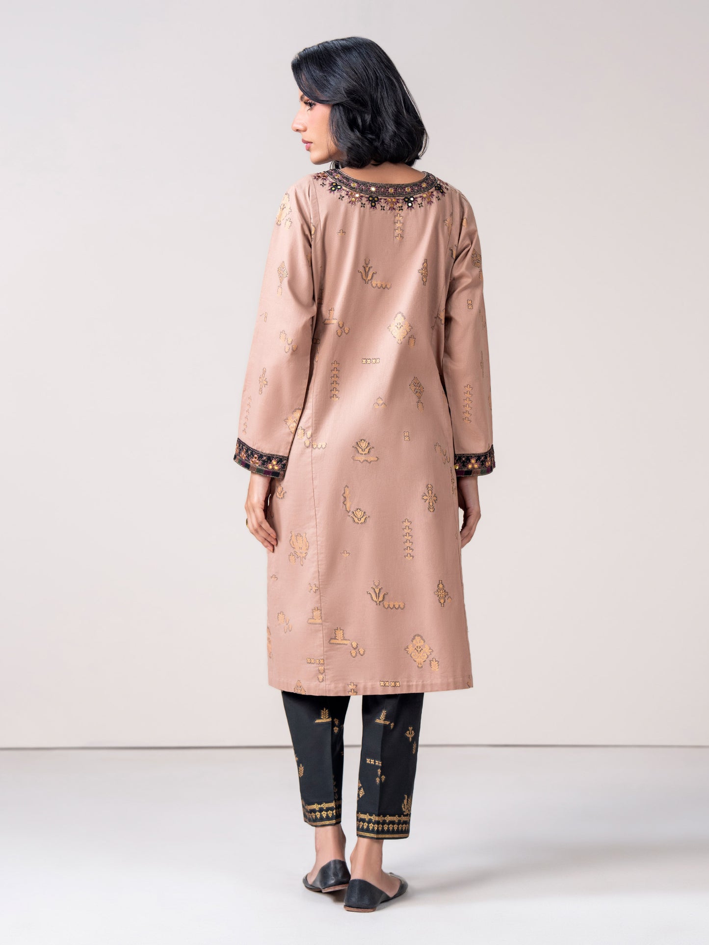 2 Piece Khaddar Suit- Embroidered (Pret)