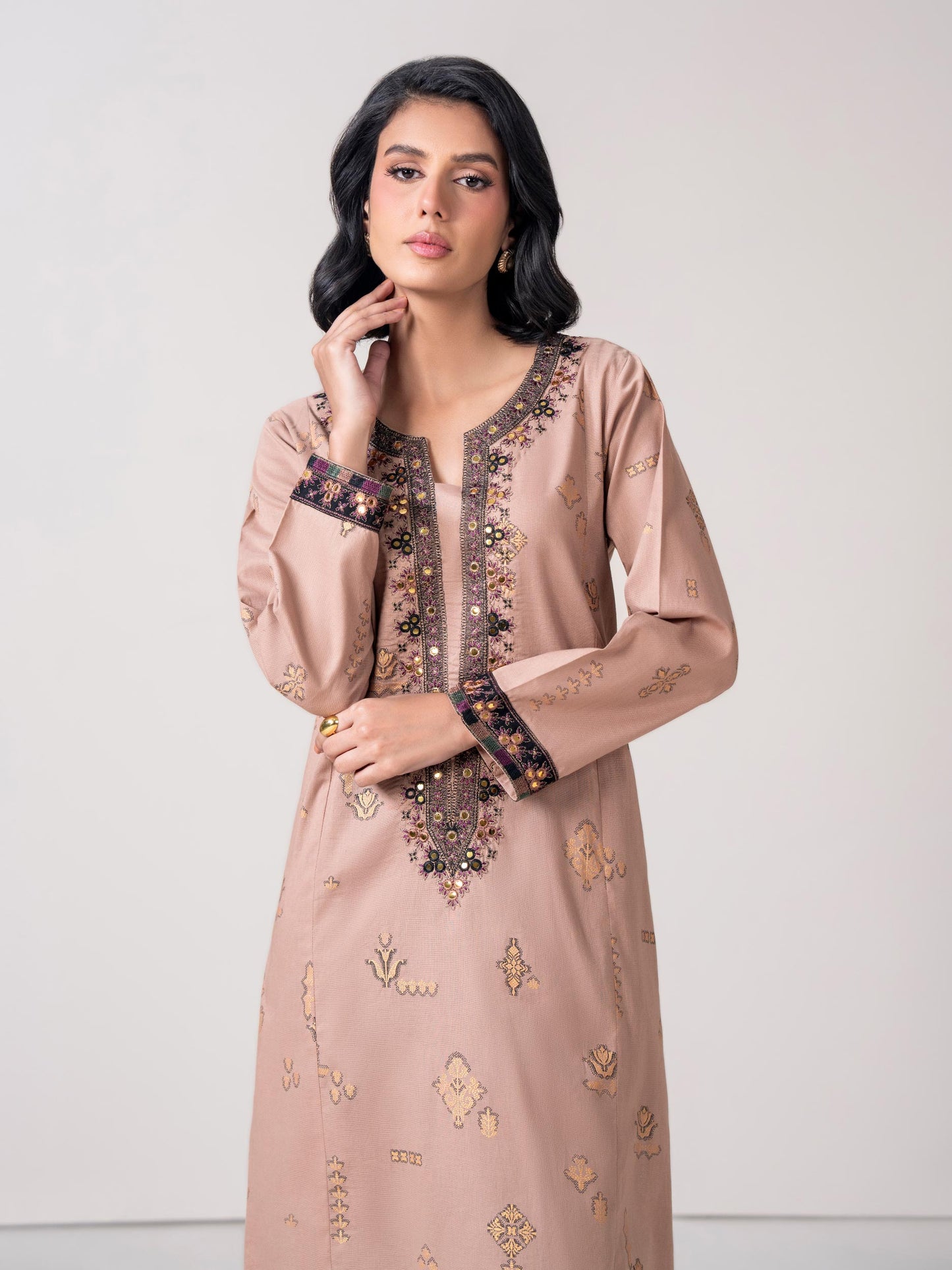 2 Piece Khaddar Suit- Embroidered (Pret)