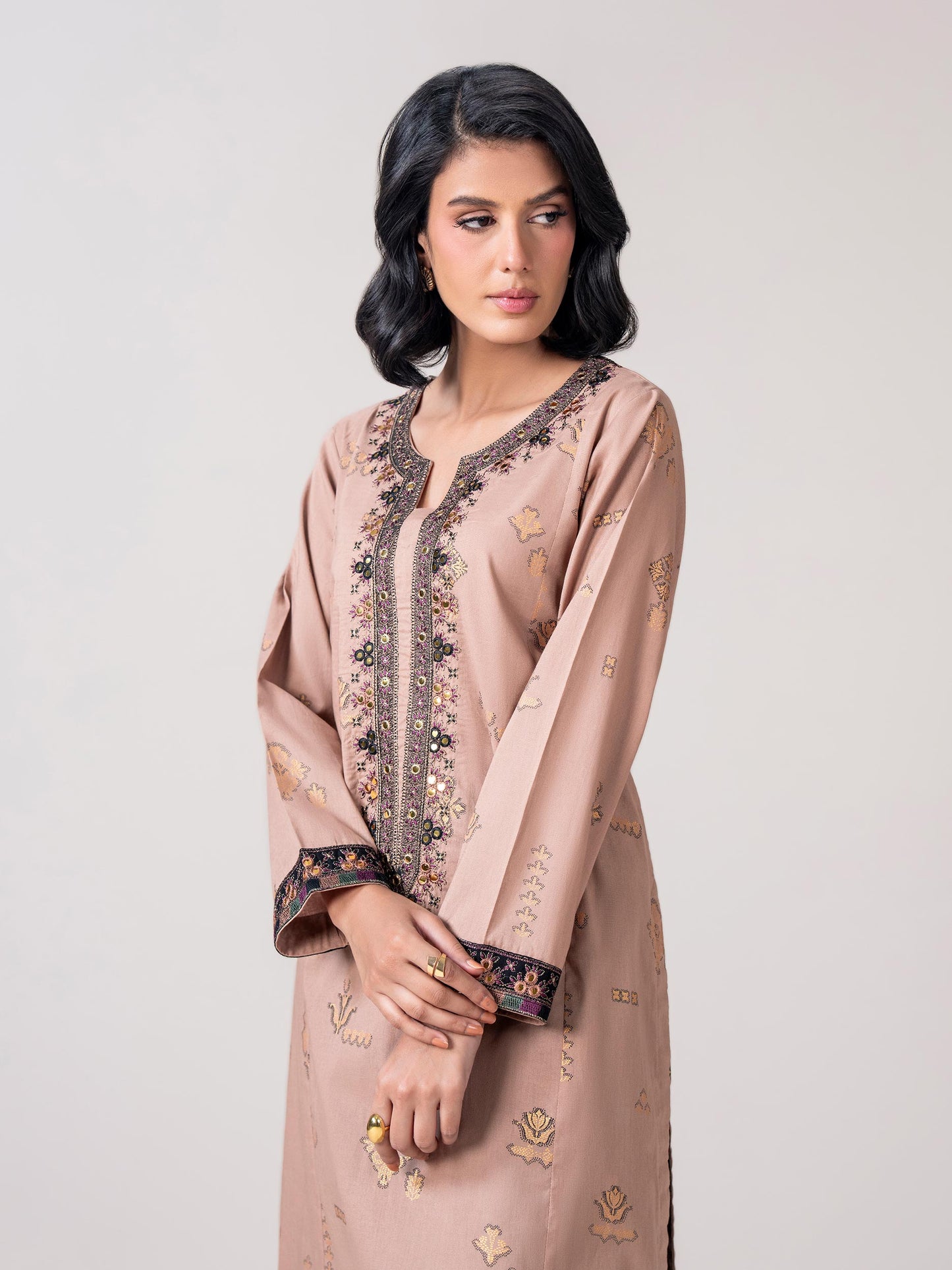 2 Piece Khaddar Suit- Embroidered (Pret)