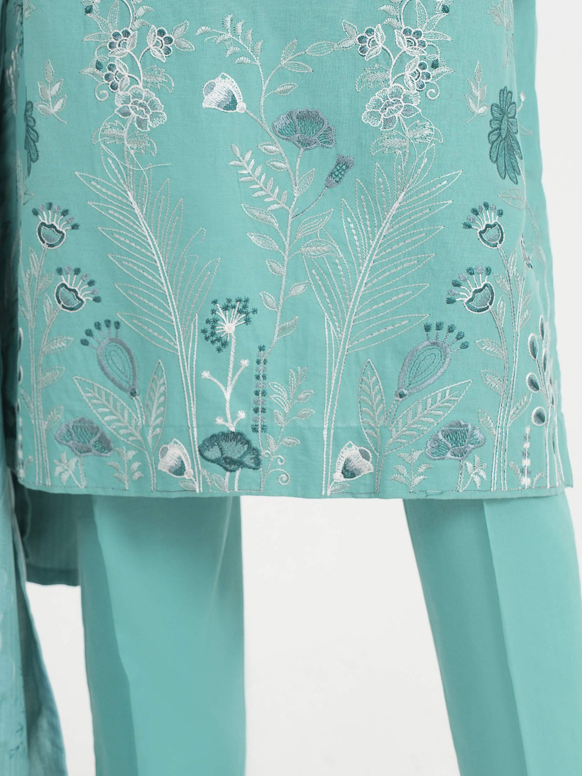3 Piece Khaddar Suit- Embroidered (Pret)