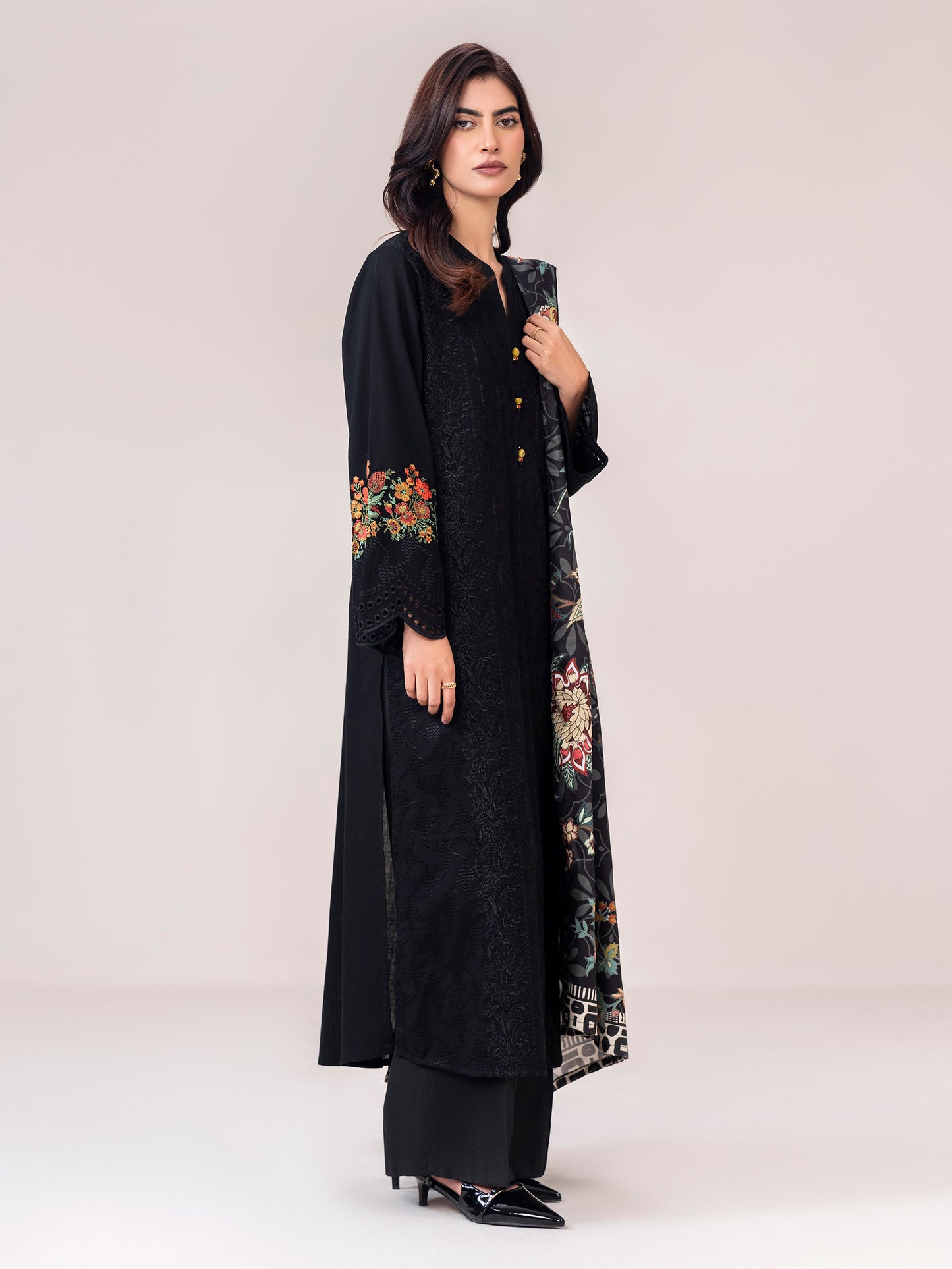 2 Piece Khaddar Suit- Embroidered (Pret)