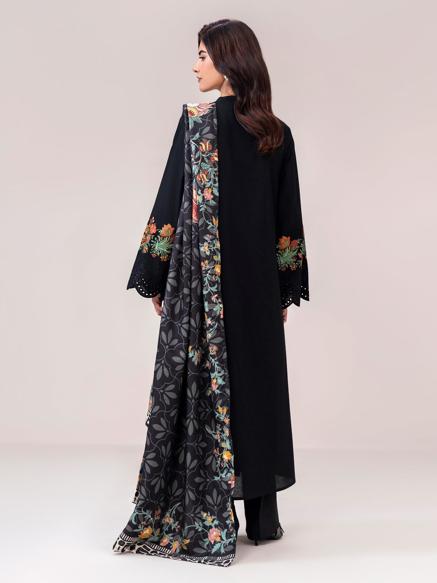 2 Piece Khaddar Suit- Embroidered (Pret)