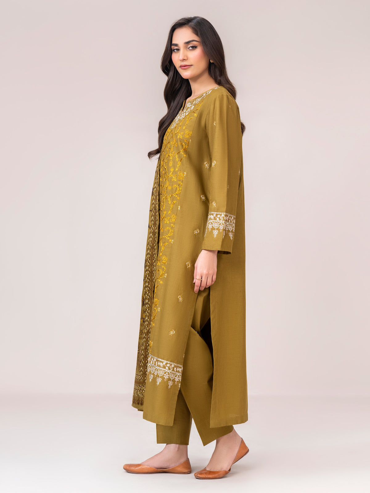 3 Piece Khaddar Suit- Embroidered (Pret)