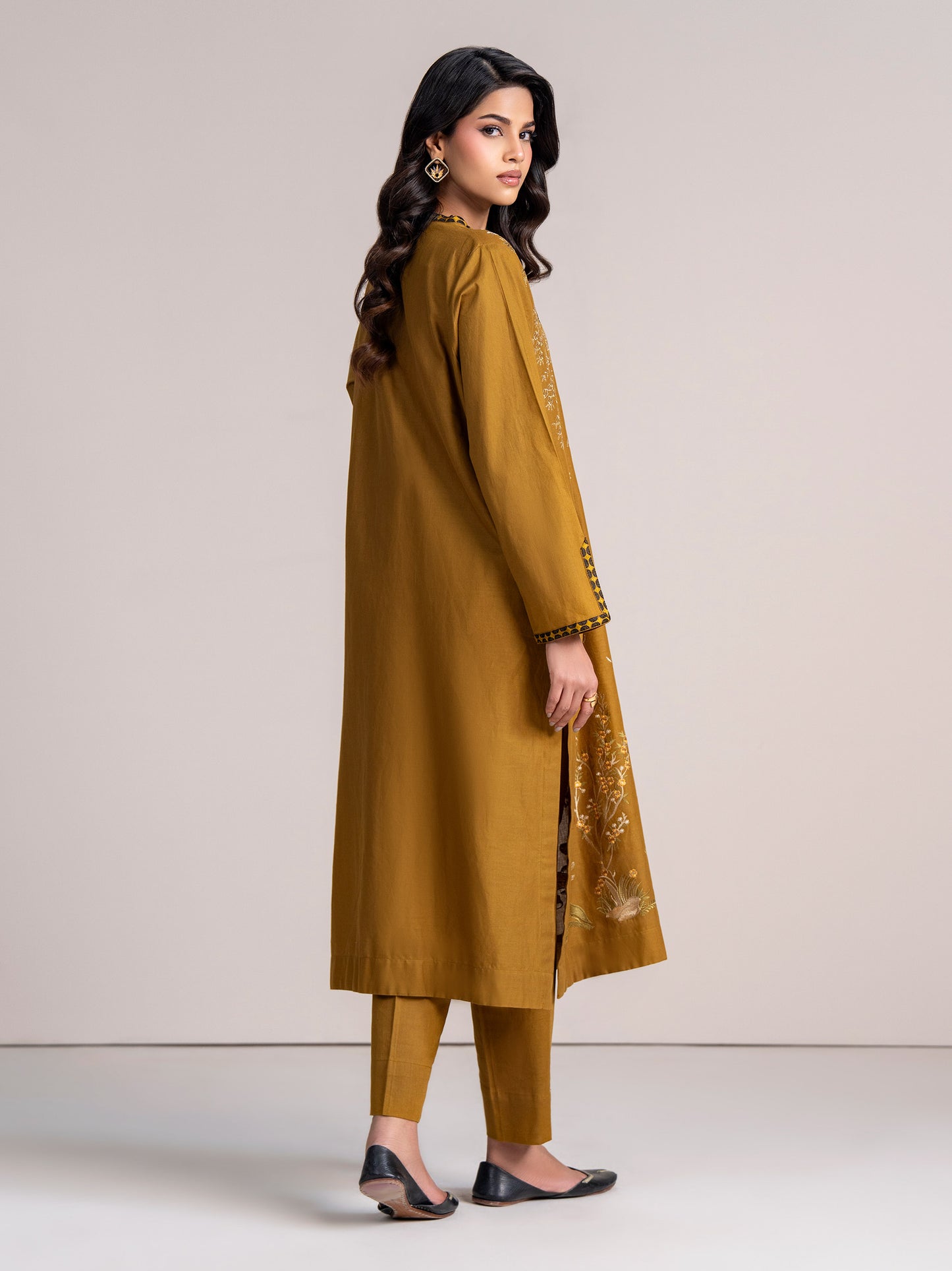 2-Piece Khaddar Suit-Embroidered (Pret)