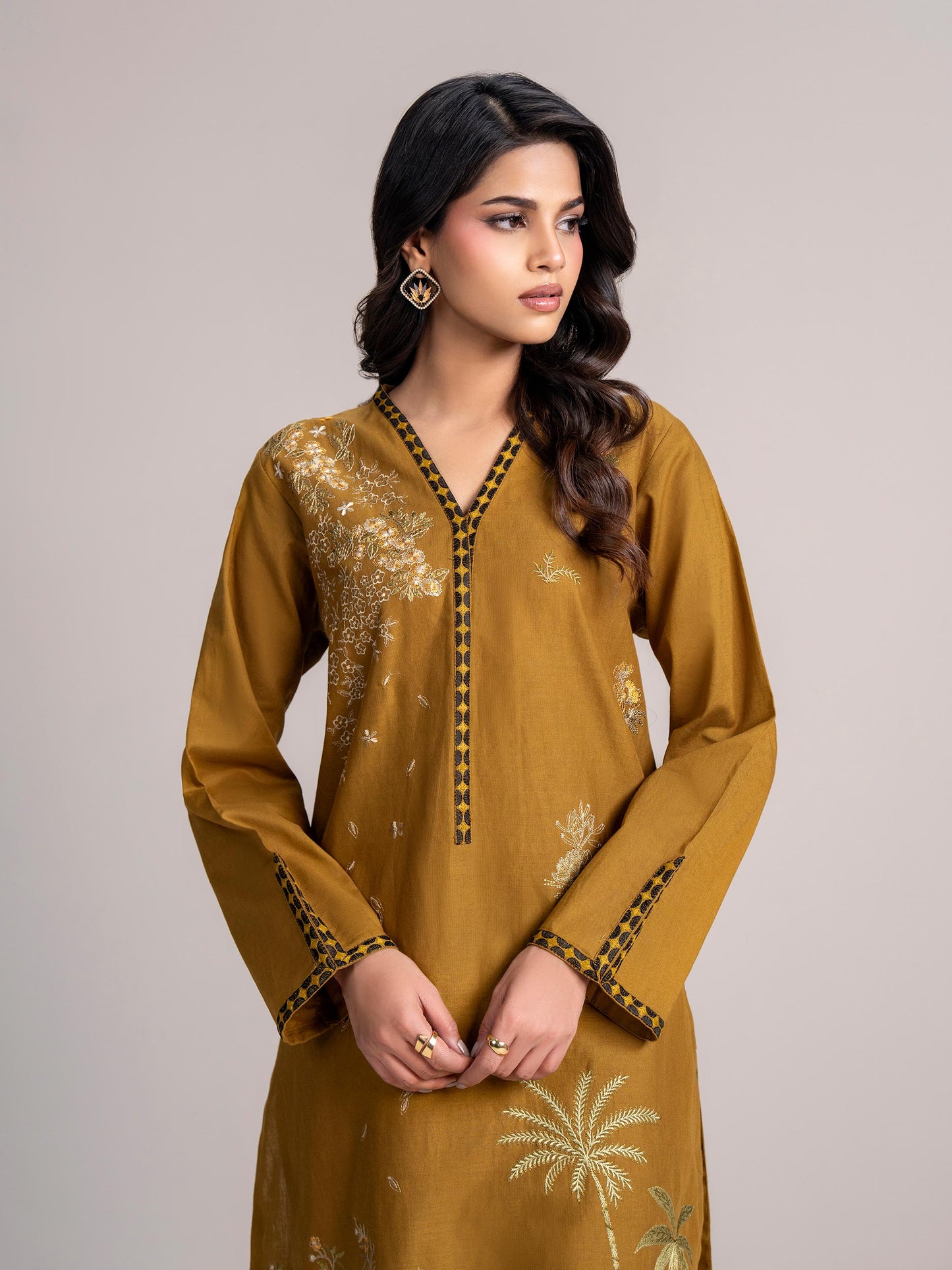 2-Piece Khaddar Suit-Embroidered (Pret)
