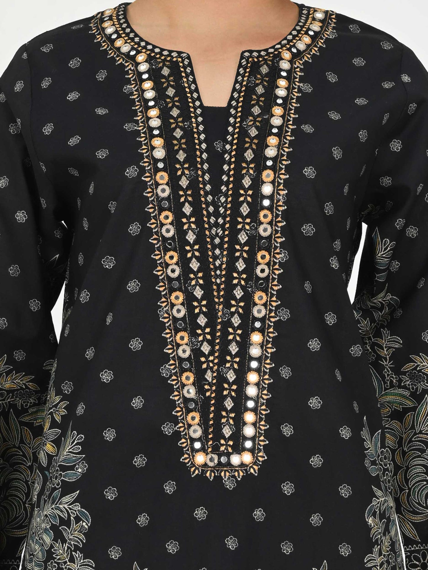 3 Piece Lawn Suit- Embroidered (Pret)